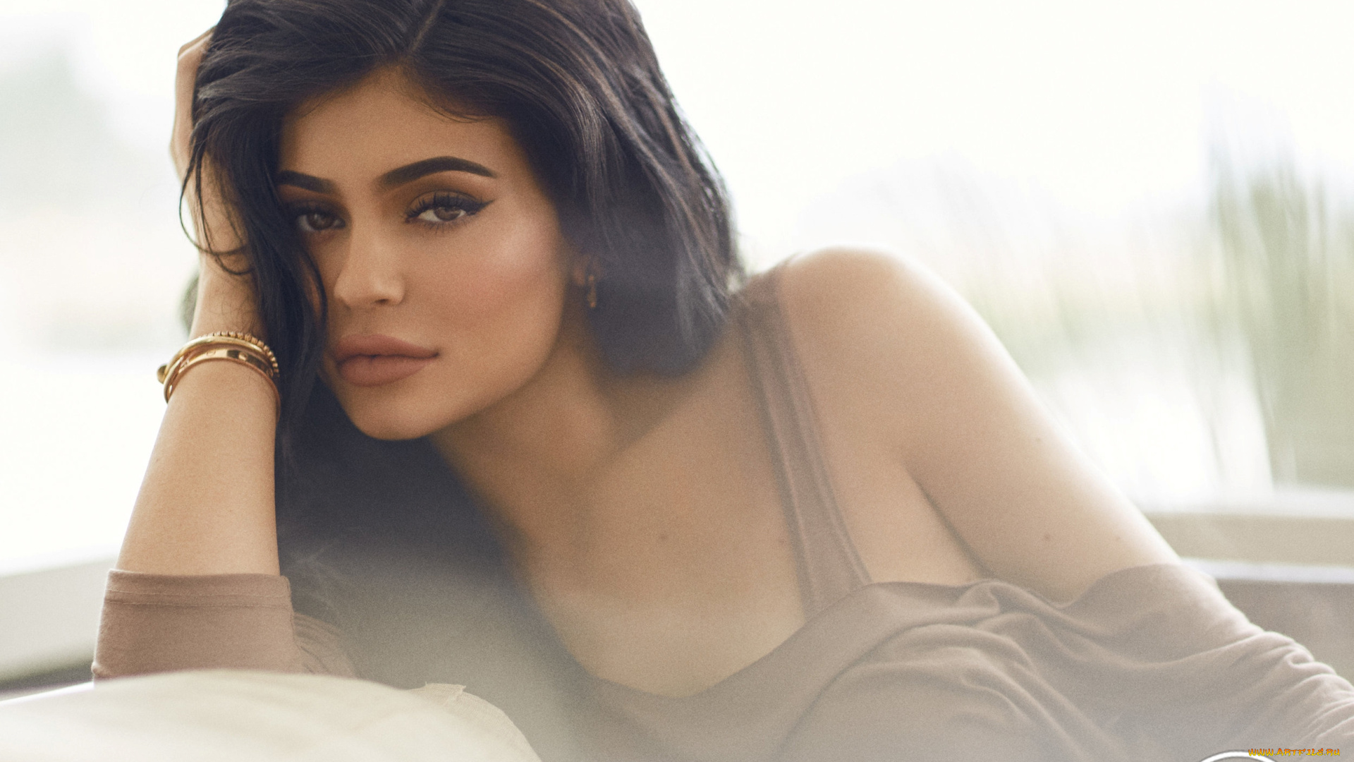 девушки, kylie, jenner, браслет, брюнетка, кайли, дженнер