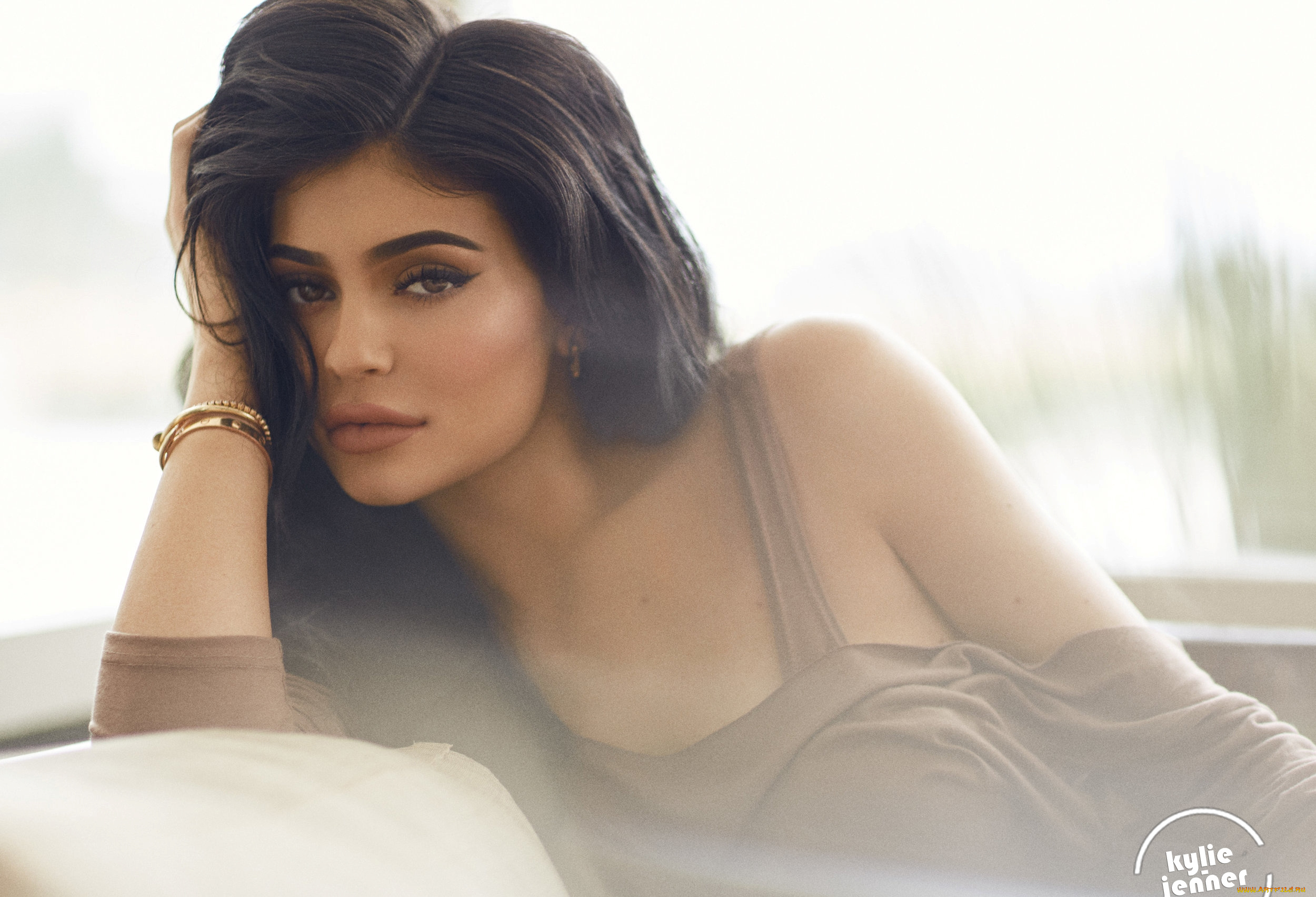 девушки, kylie, jenner, браслет, брюнетка, кайли, дженнер
