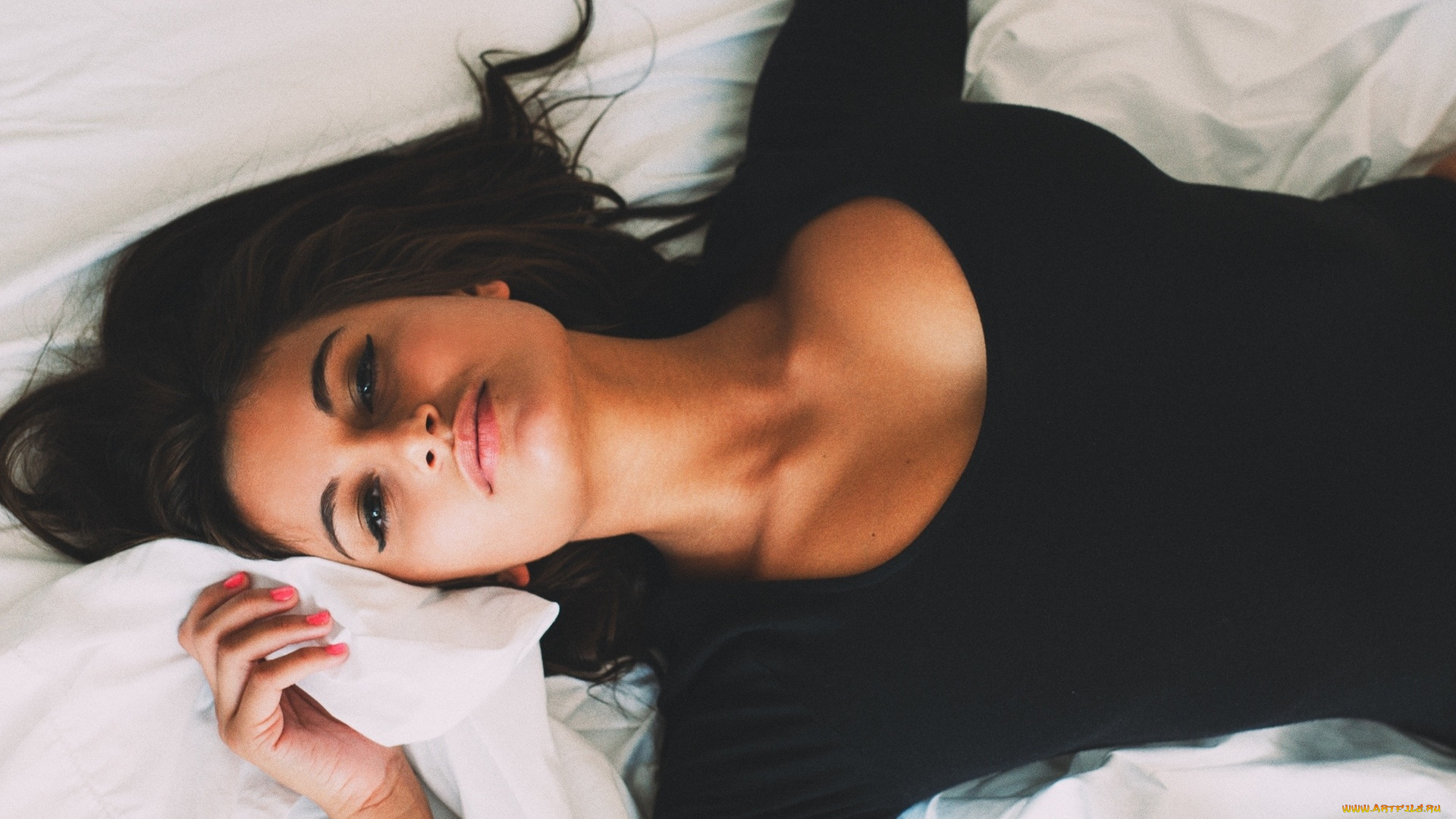 девушки, -unsort, , брюнетки, темноволосые, брюнетка, свитер, постель