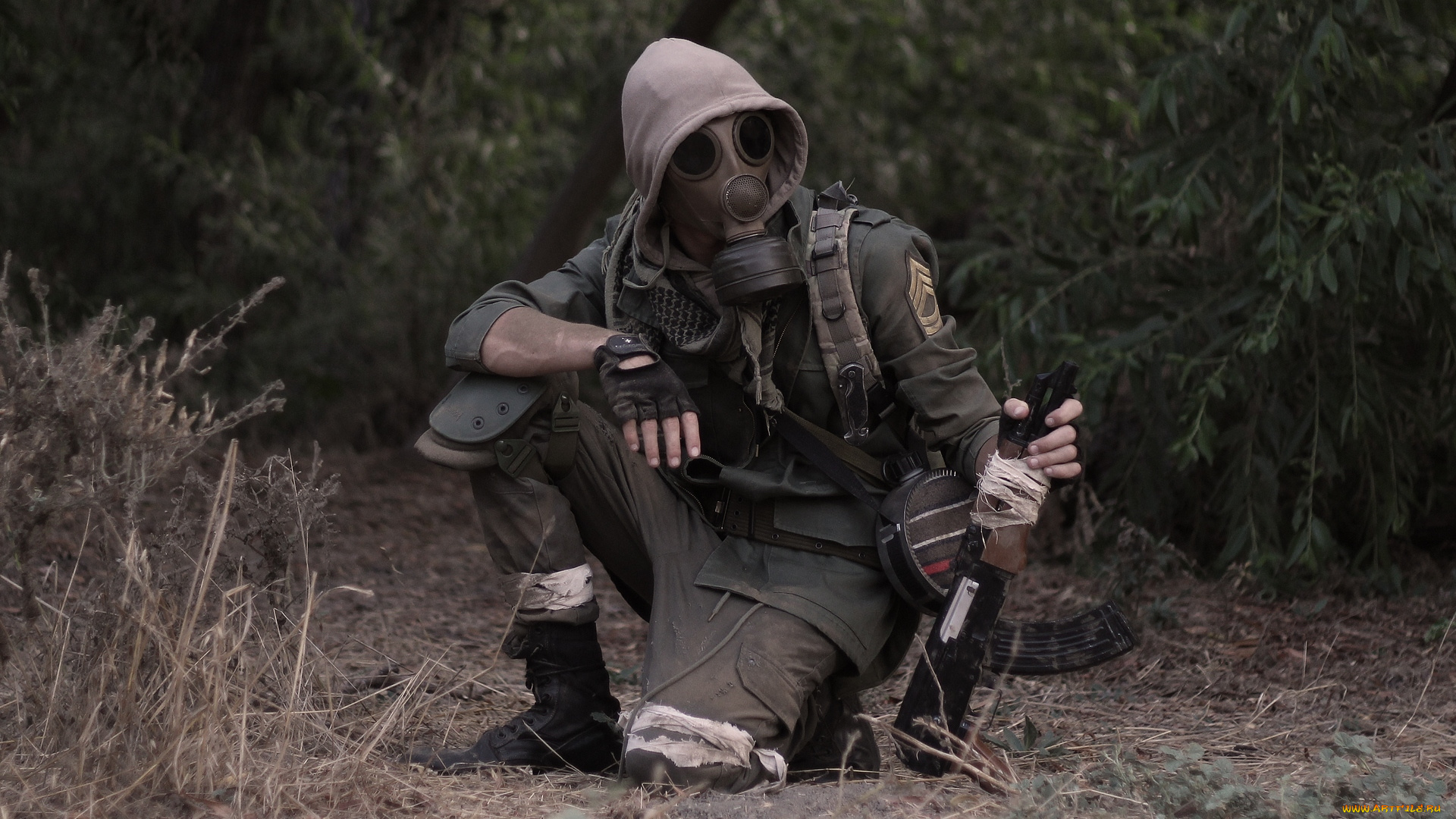 оружие, армия, спецназ, парень, противогаз, капюшон, зона, сталкер