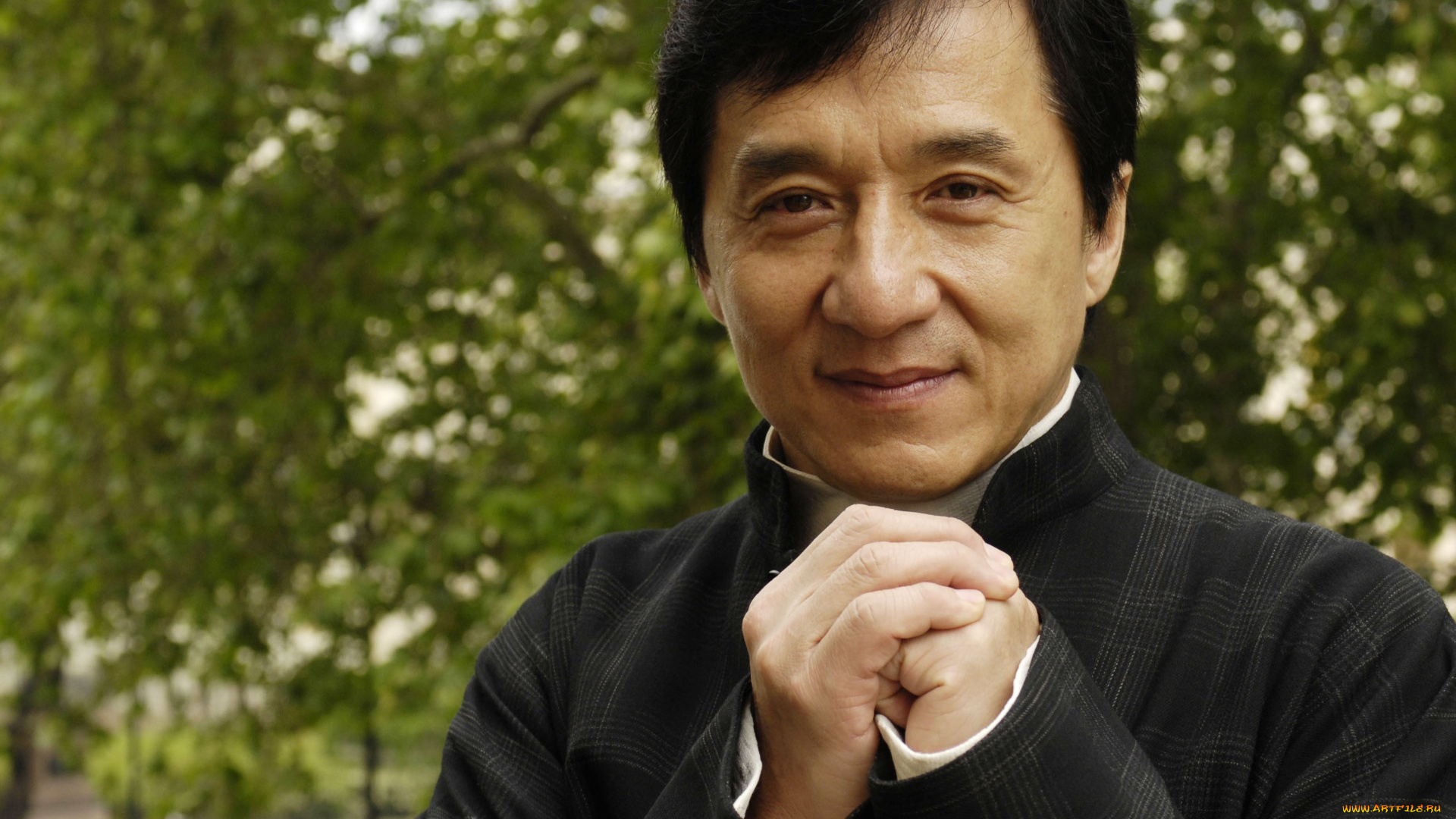 мужчины, jackie, chan, деревья, пиджак, актер, улыбка