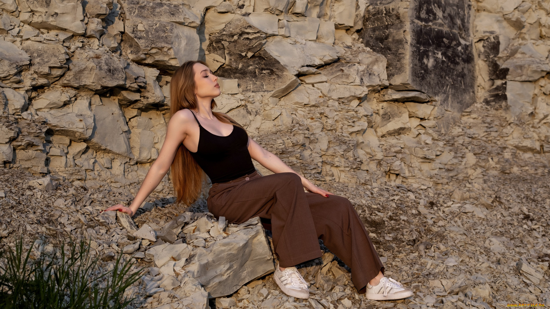 сексуальная, девушка, девушки, -, брюнетки, , шатенки, девушка, женщина, шатенка, темноволосая, сексуальная, модель, звезда, позирует, разная, обувь, верхняя, стильная, одежда, нижнее, эротическое, бельё, трусы, лифчик, колготки, чулки, аксессуары, макияж, и, множество, элементов, на, фотографии