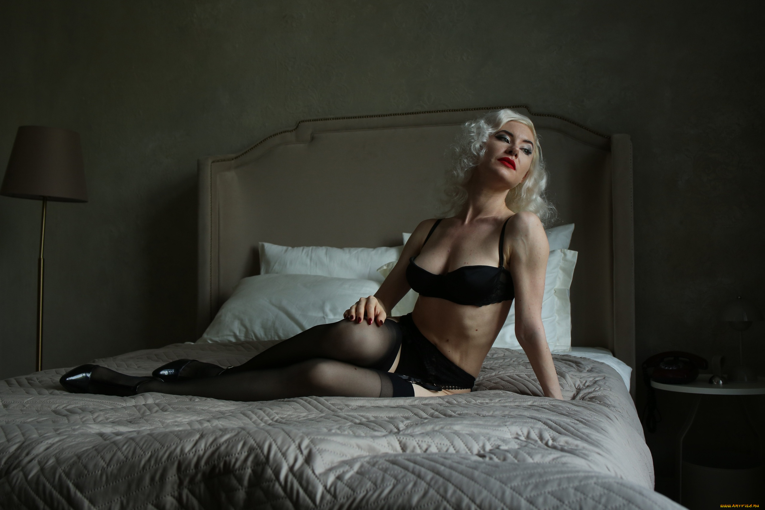 сексуальная, девушка, девушки, -, блондинки, , светловолосые, девушка, женщина, блондинка, светловолосая, сексуальная, модель, звезда, позирует, разная, обувь, верхняя, стильная, одежда, нижнее, эротическое, бельё, трусы, лифчик, колготки, чулки, аксессуары, макияж, и, множество, элементов, на, фотографии