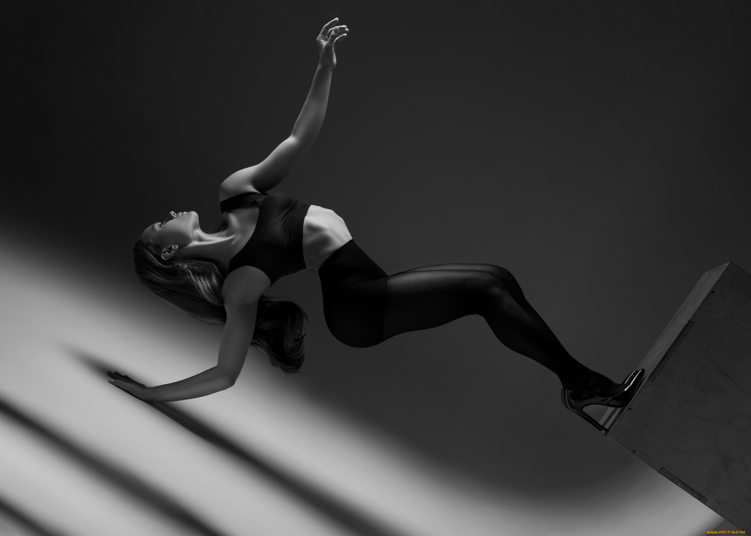 сексуальная, девушка, девушки, -, черно-белые, девушка, женщина, брюнетка, темноволосая, сексуальная, модель, звезда, позирует, разная, обувь, верхняя, стильная, одежда, нижнее, эротическое, бельё, трусы, лифчик, колготки, чулки, аксессуары, макияж, и, множество, элементов, на, фотографии