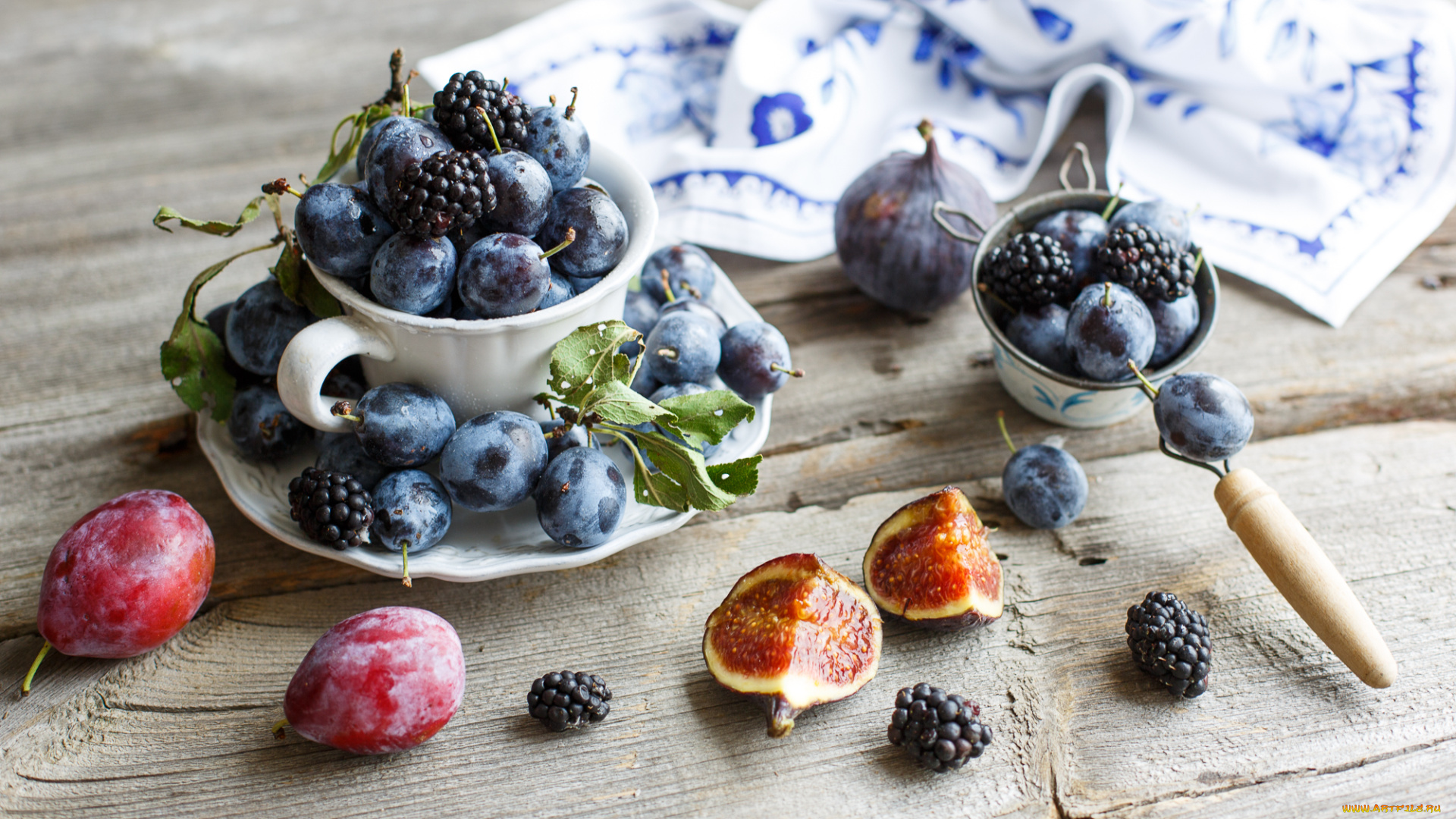 еда, фрукты, ягоды, сливы, ежевика, инжир, фиги, натюрморт