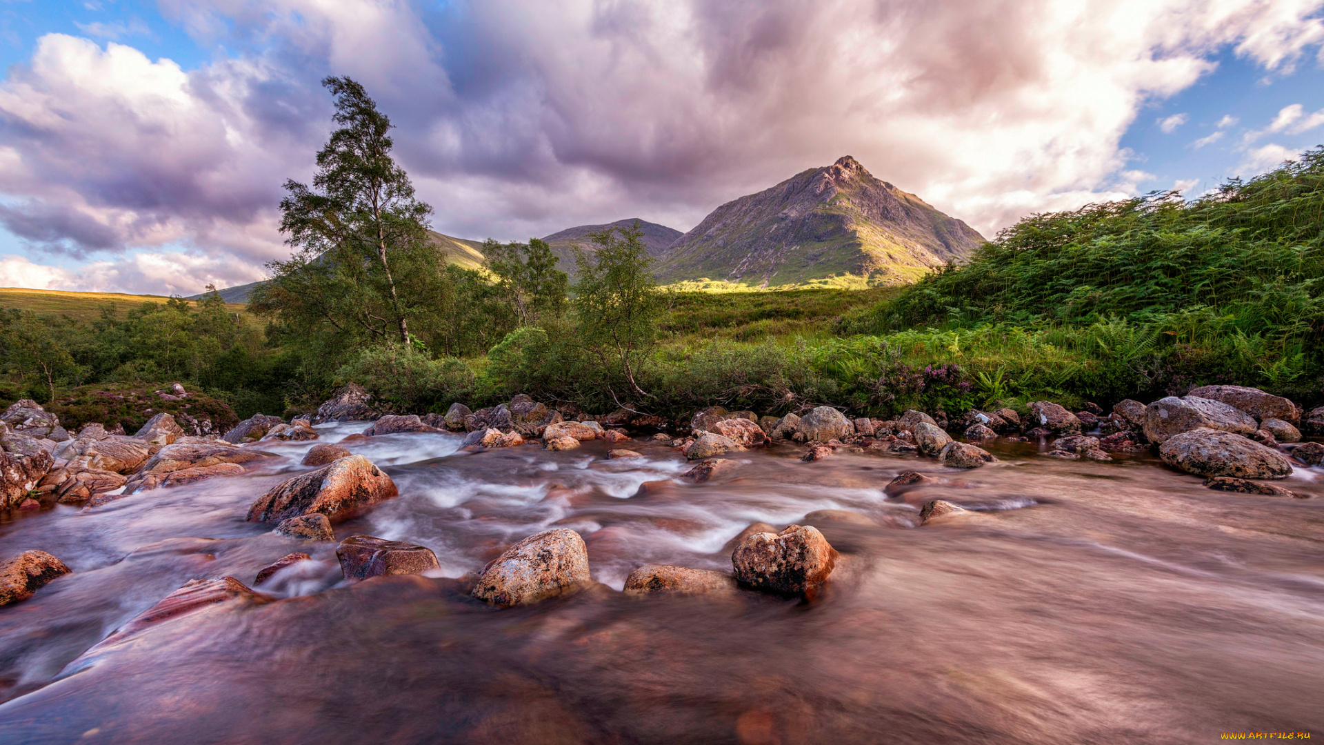 природа, реки, озера, река, шотландия, гора, трава, дерево, небо, камни, вода, облака, лето