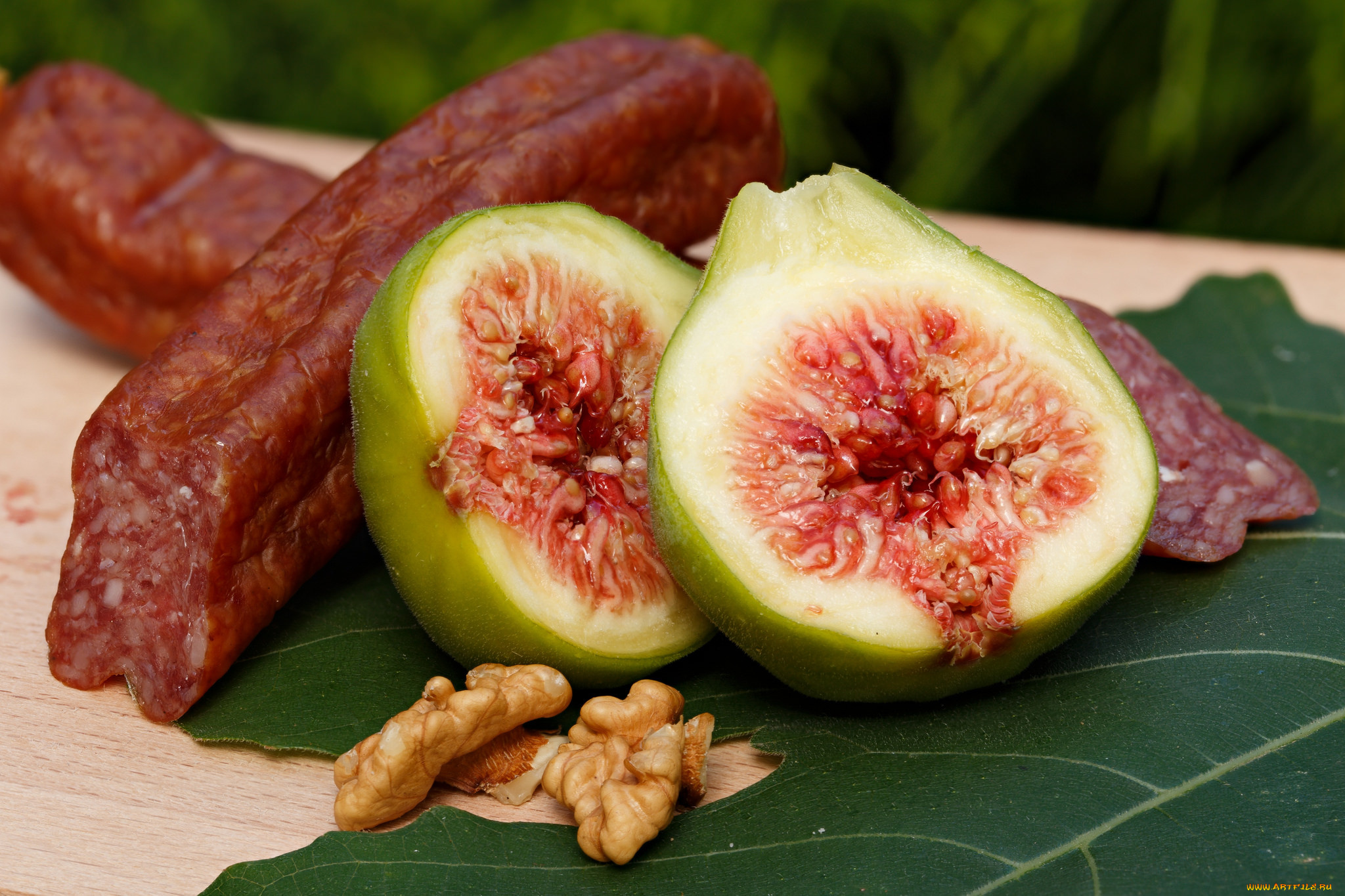 еда, разное, инжир, колбаски, орехи