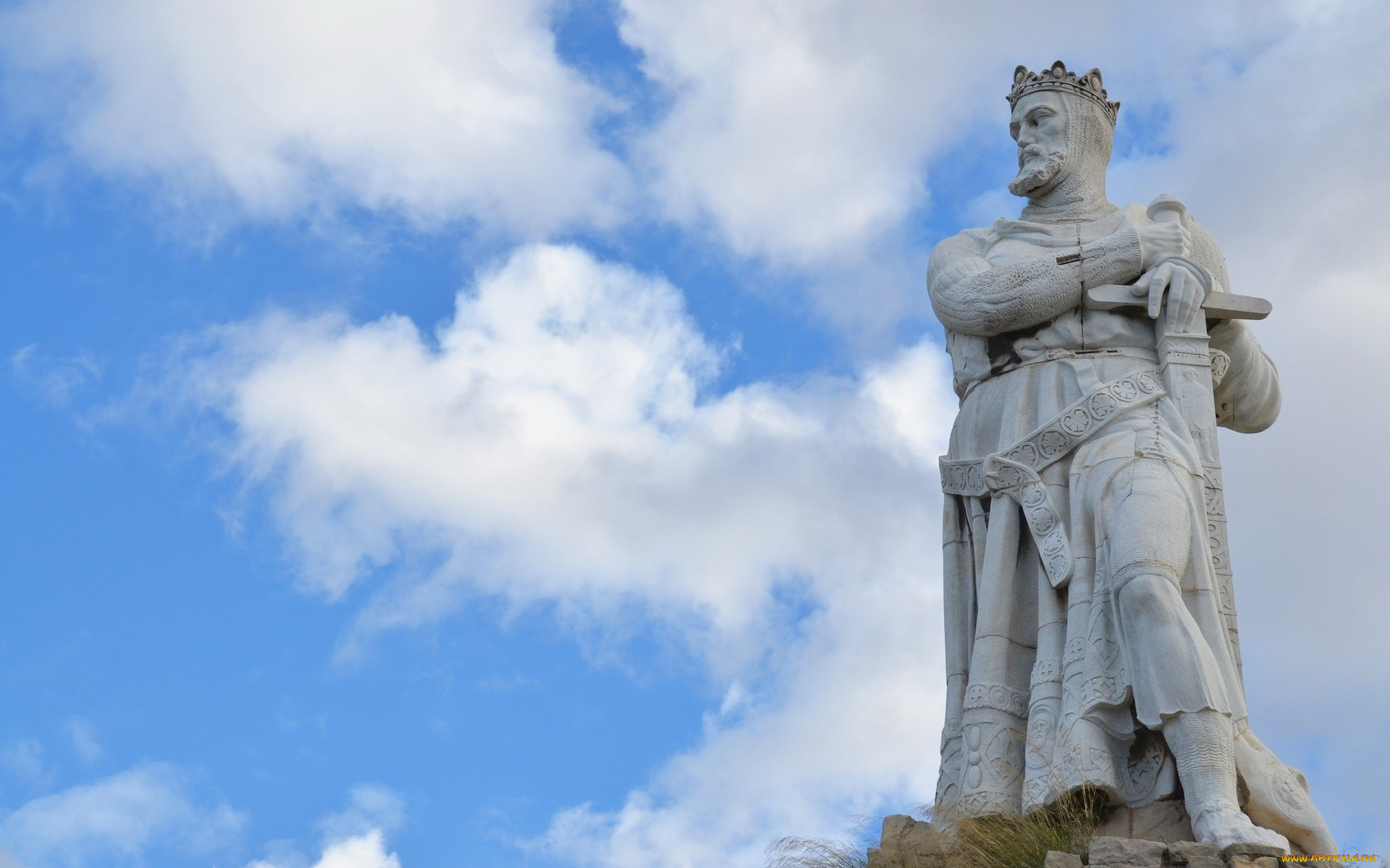 города, -, памятники, , скульптуры, , арт-объекты, доспехи, корона