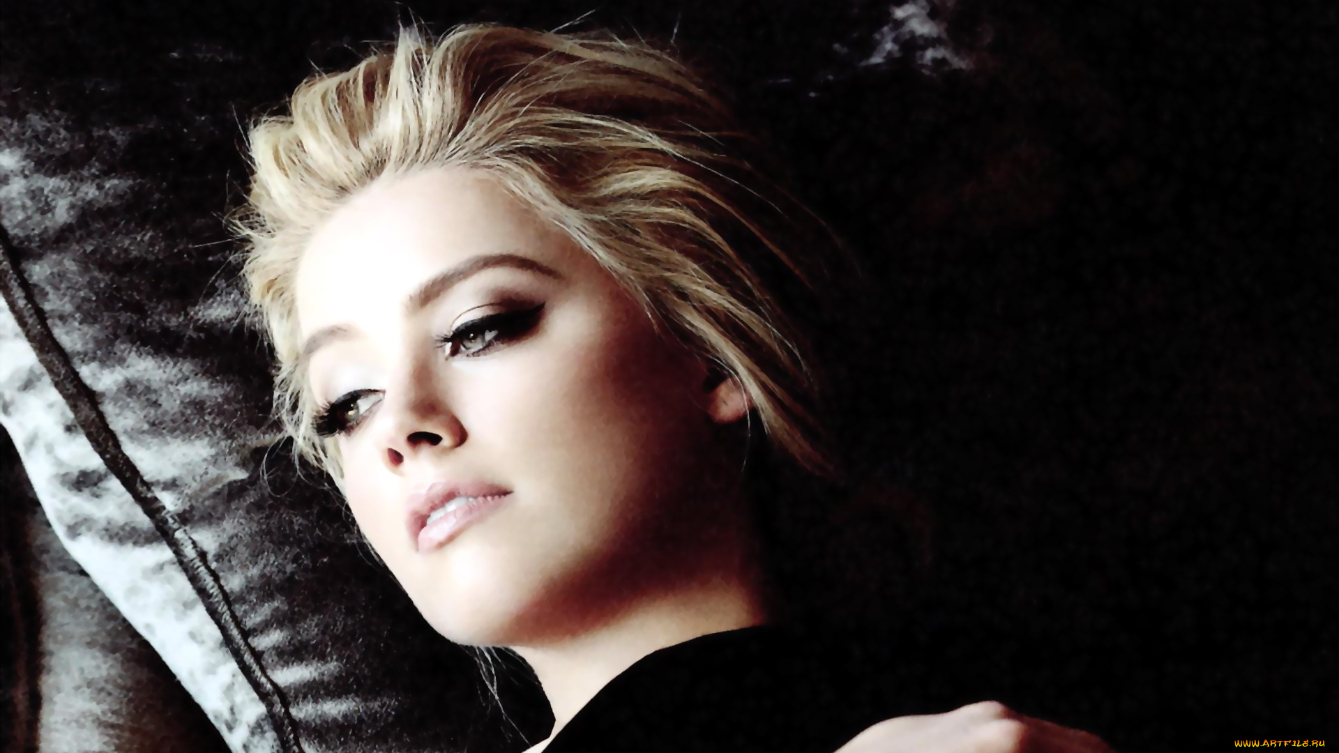 девушки, amber, heard, блондинка, актриса, подушка, лицо