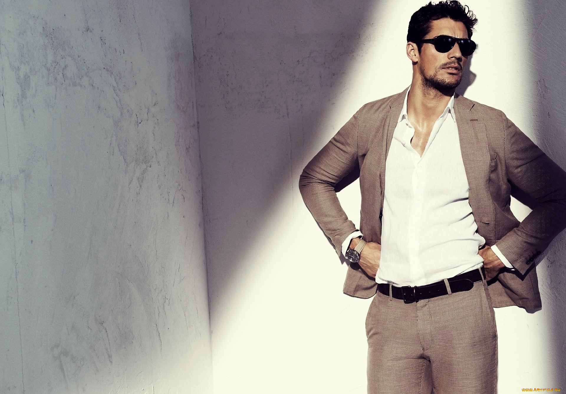 мужчины, david, gandy, очки, костюм, стена