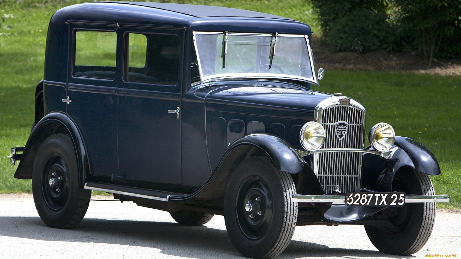 автомобили, классика, дорога, трава, деревья, автомобиль