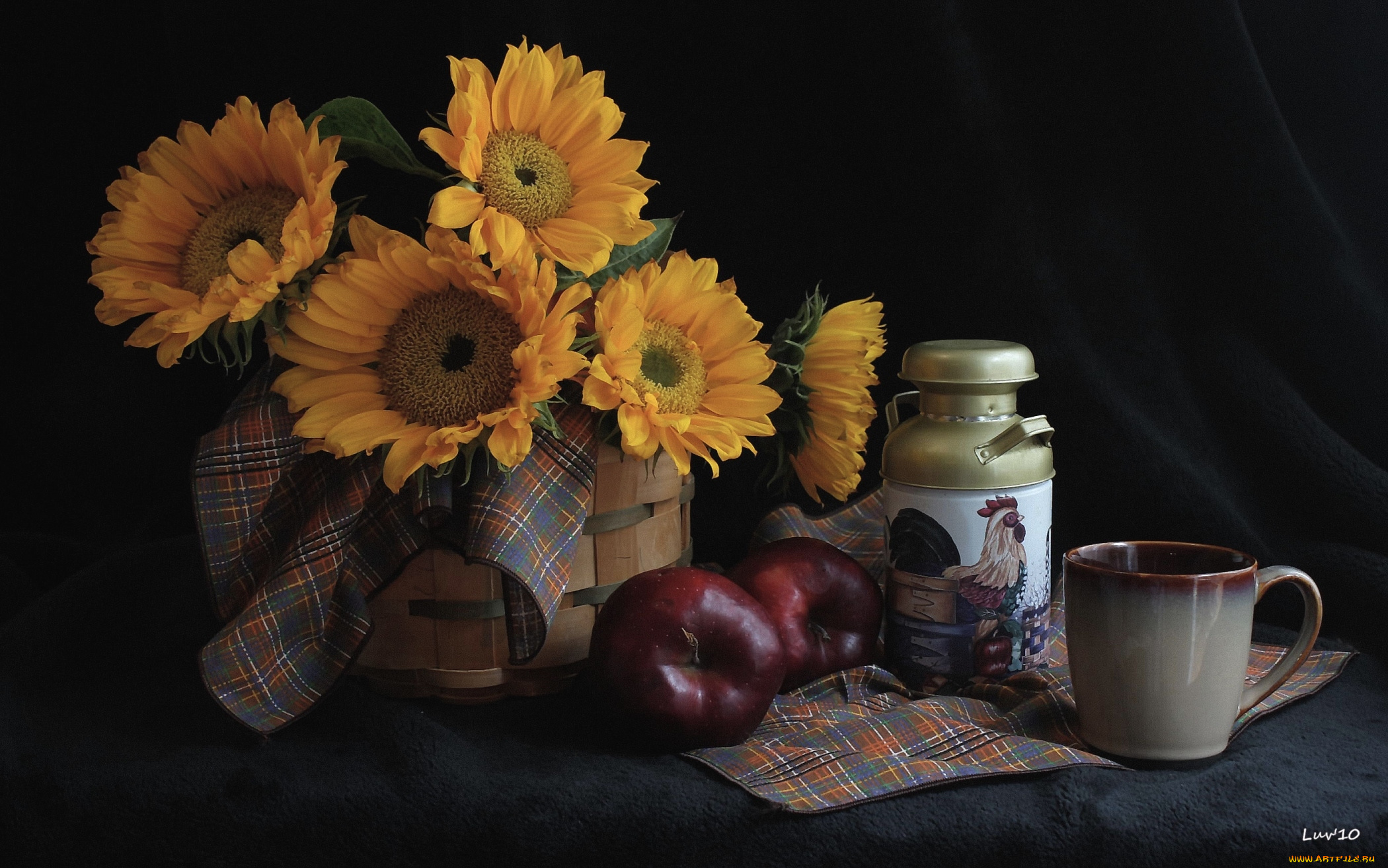 еда, натюрморт, подсолнухи, яблоко, посуда, чашка
