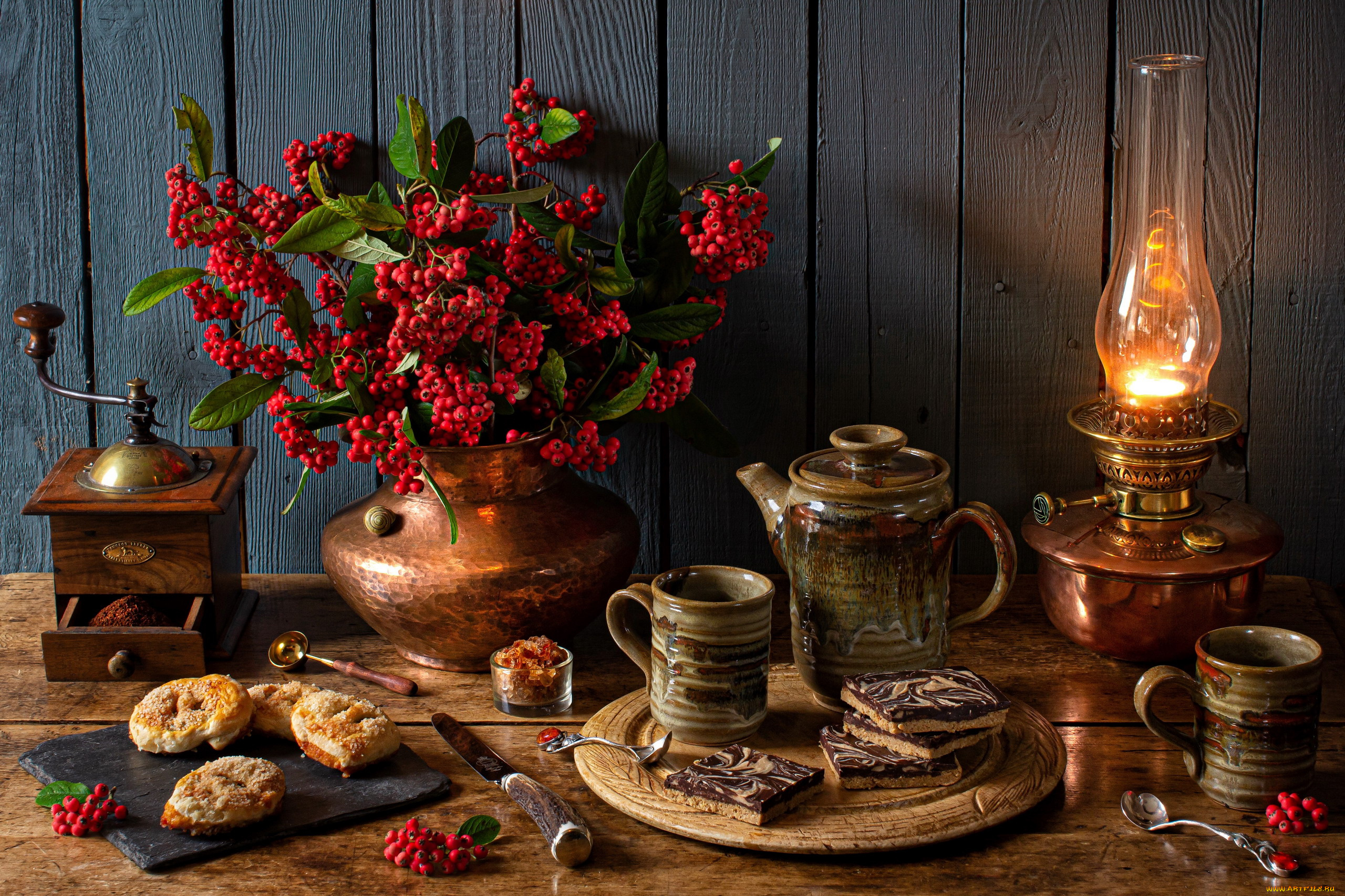 еда, натюрморт, кофемолка, ягоды, пирожные, лампа
