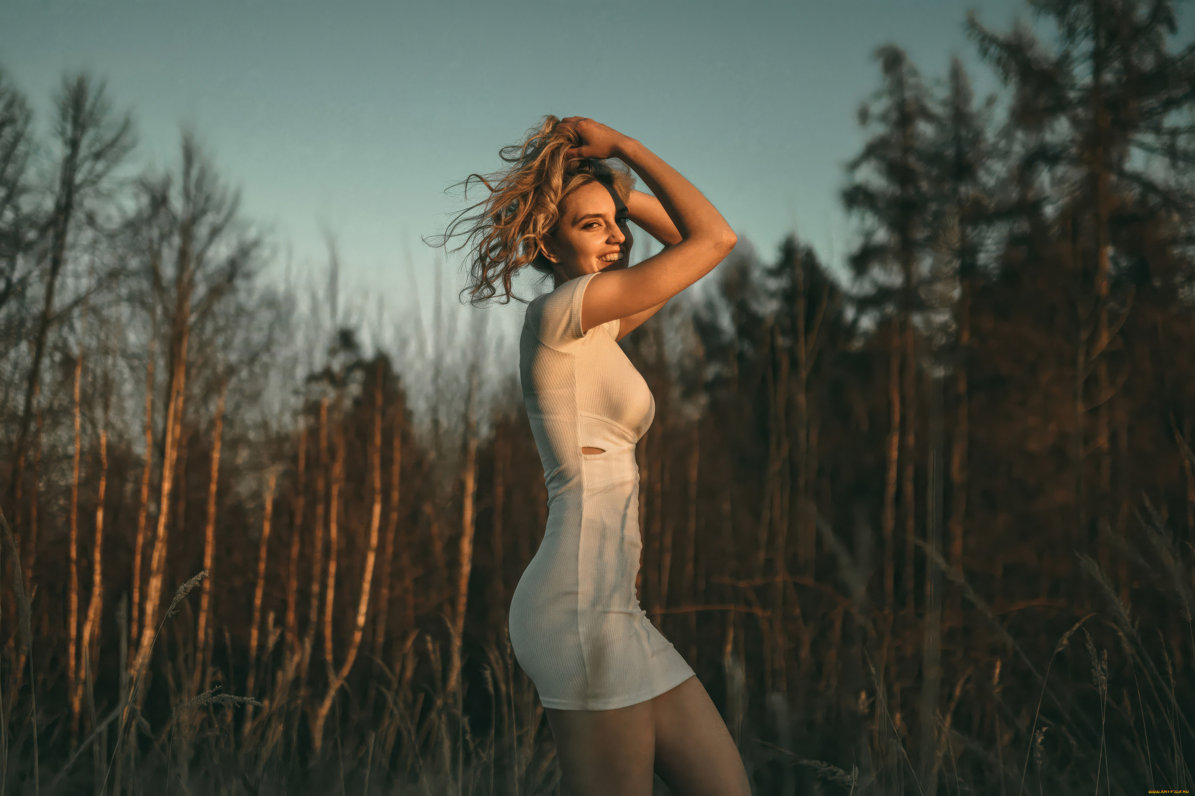 девушки, -, блондинки, , светловолосые, девушка, белоe, платье, искренняя, улыбка, облегающее, лес, природа