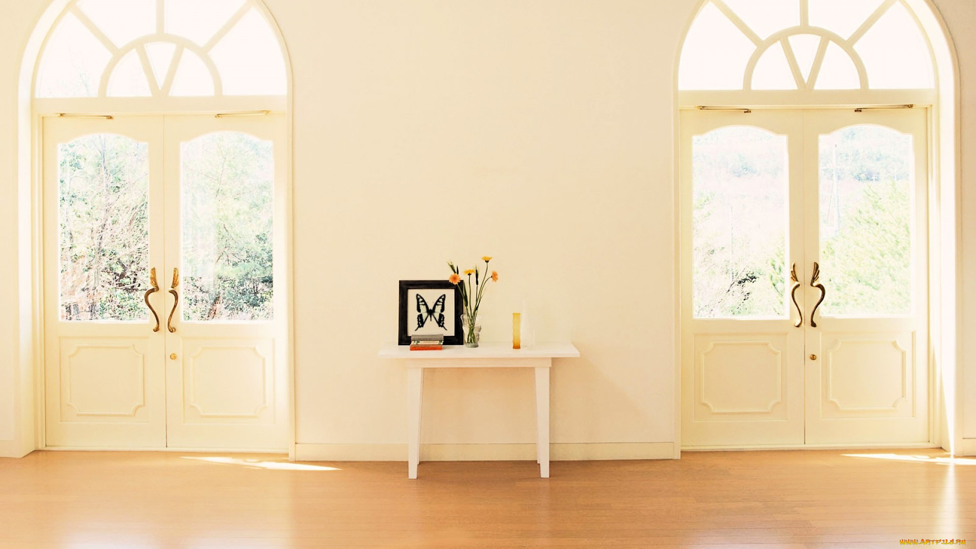 интерьер, холлы, , лестницы, , корридоры, двери, стол, цветы, ваза, картинка, бабочка