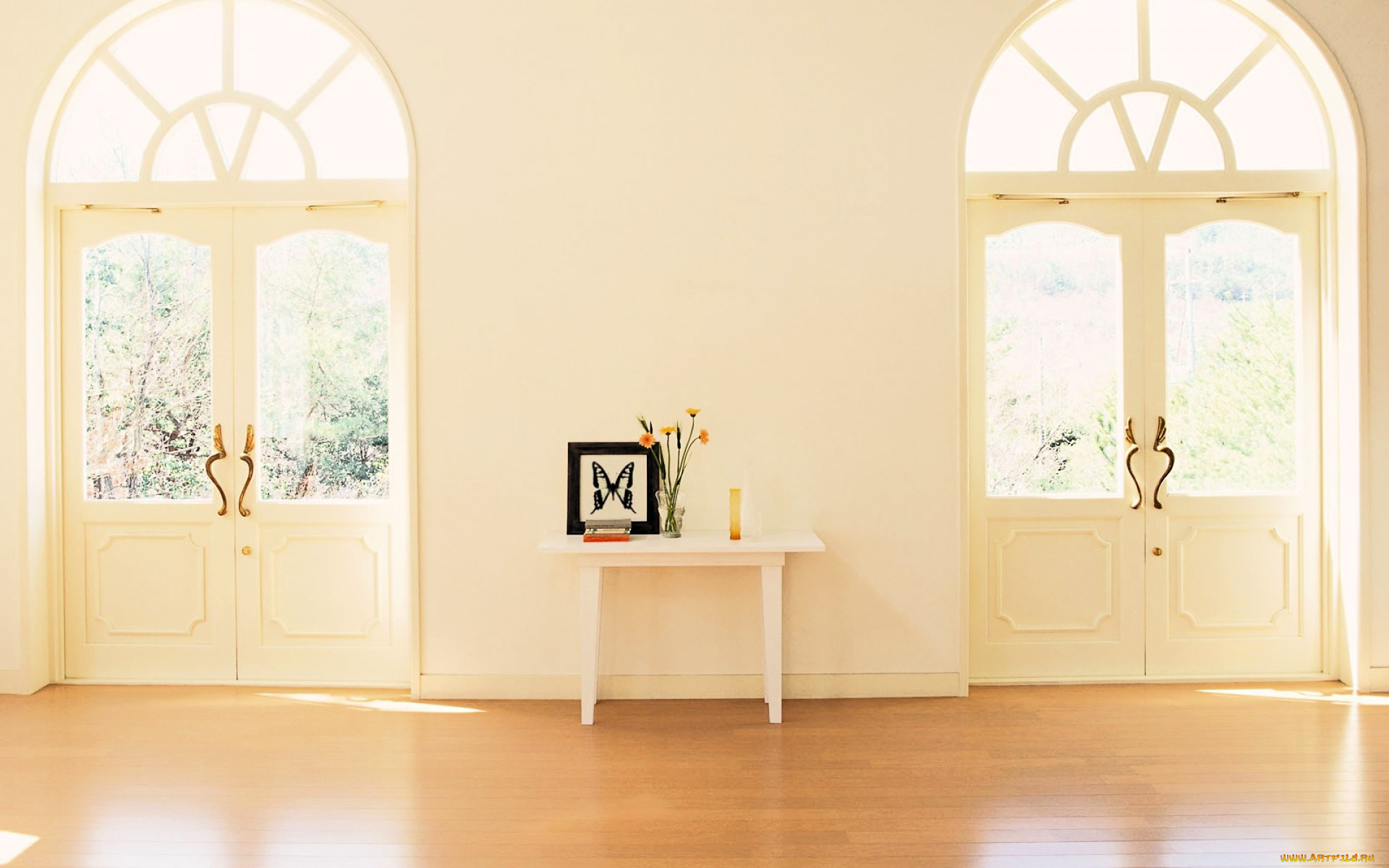 интерьер, холлы, , лестницы, , корридоры, двери, стол, цветы, ваза, картинка, бабочка