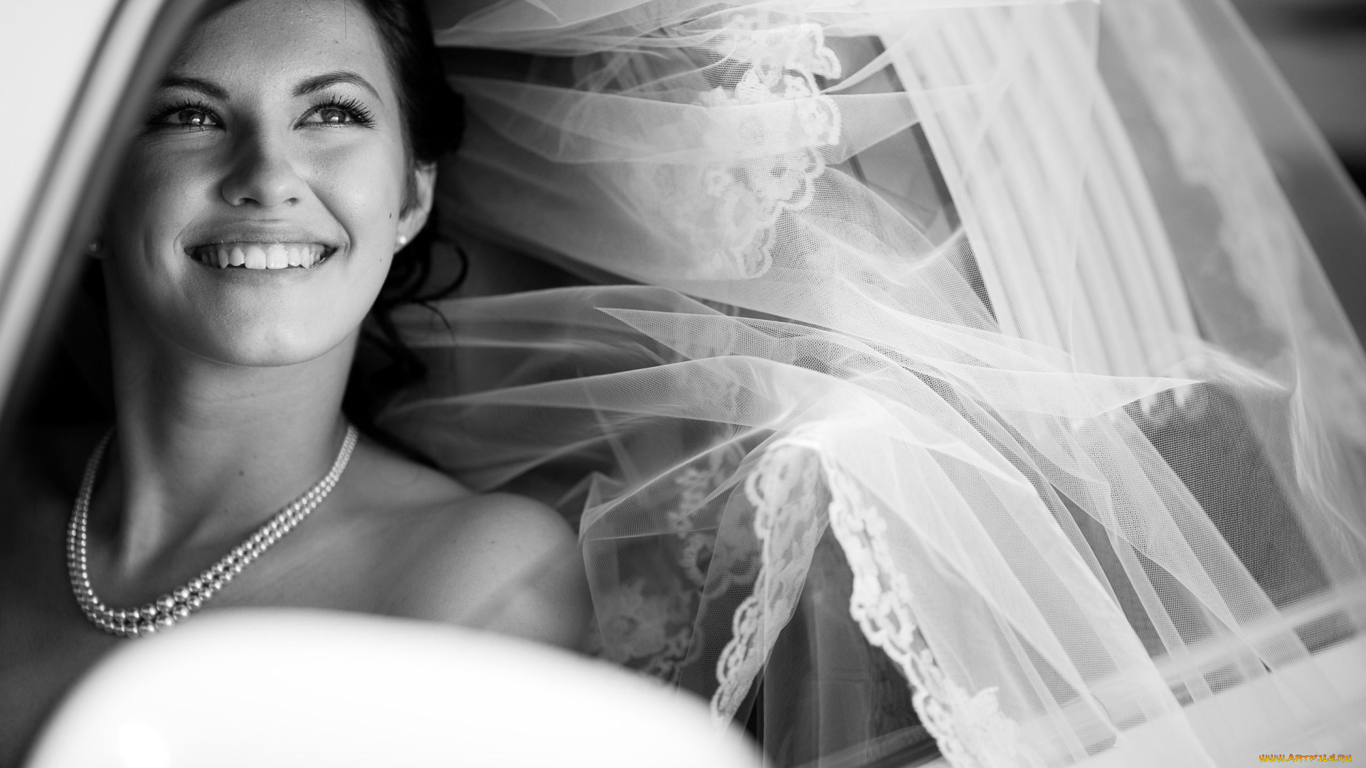 девушки, -unsort, , невесты, улыбка, невеста, окно, лицо, машина, бусы, фата