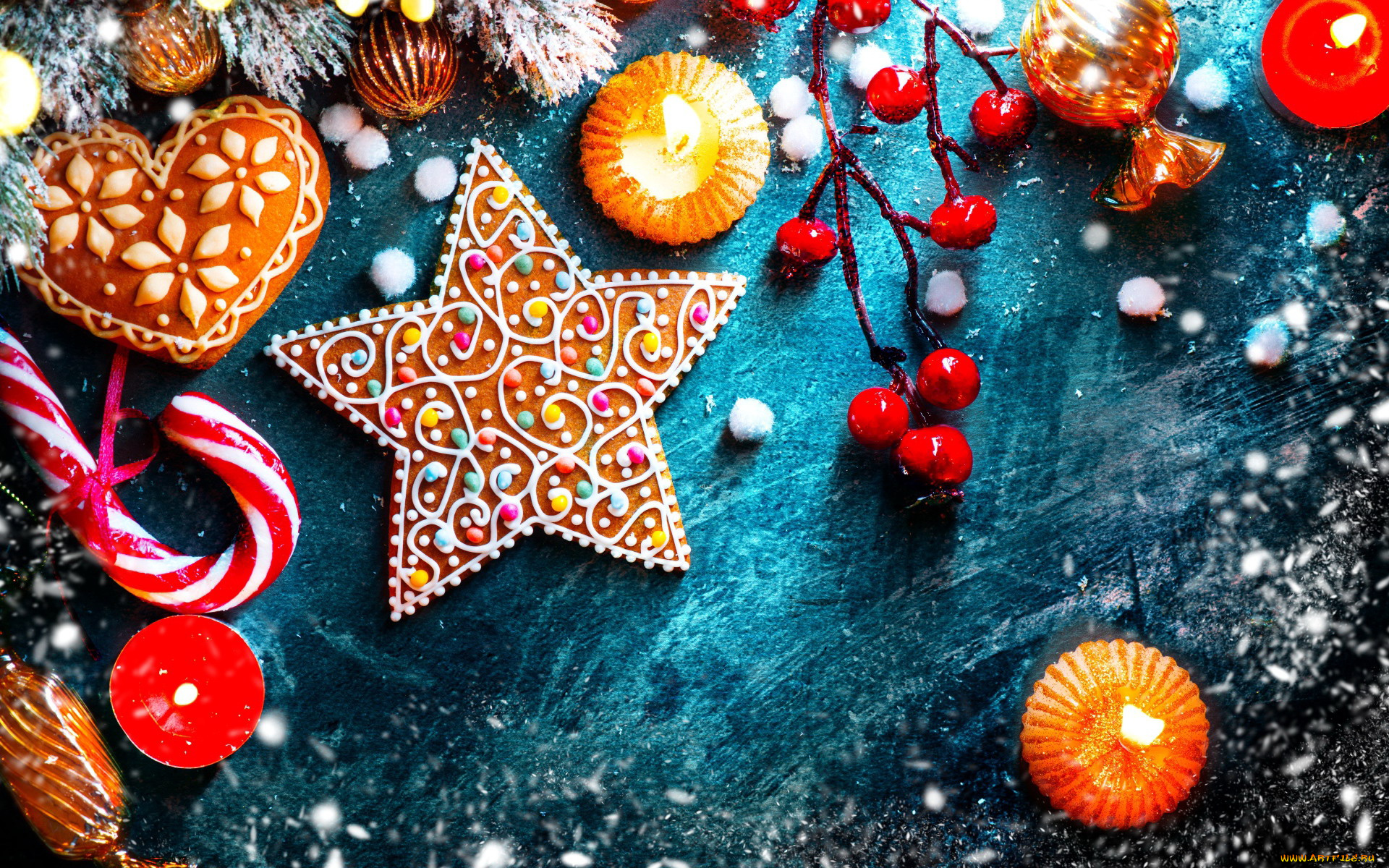 праздничные, угощения, ягоды, пряники, свечи, игрушки