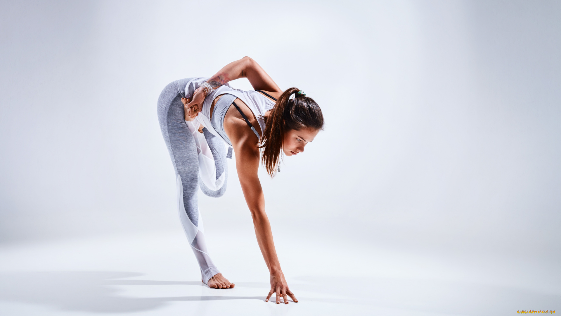 спорт, гимнастика, йога, фитнес, упражнения, женщины, конский, хвост, леггинсы, загорелые, согнутые, гибкие, растяжка