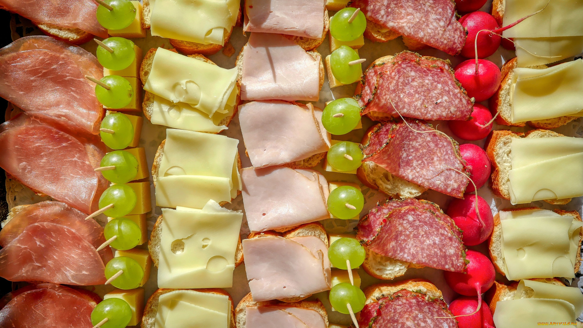 еда, бутерброды, , гамбургеры, , канапе, редис, ветчина, сыр, колбаса, виноград, ассорти