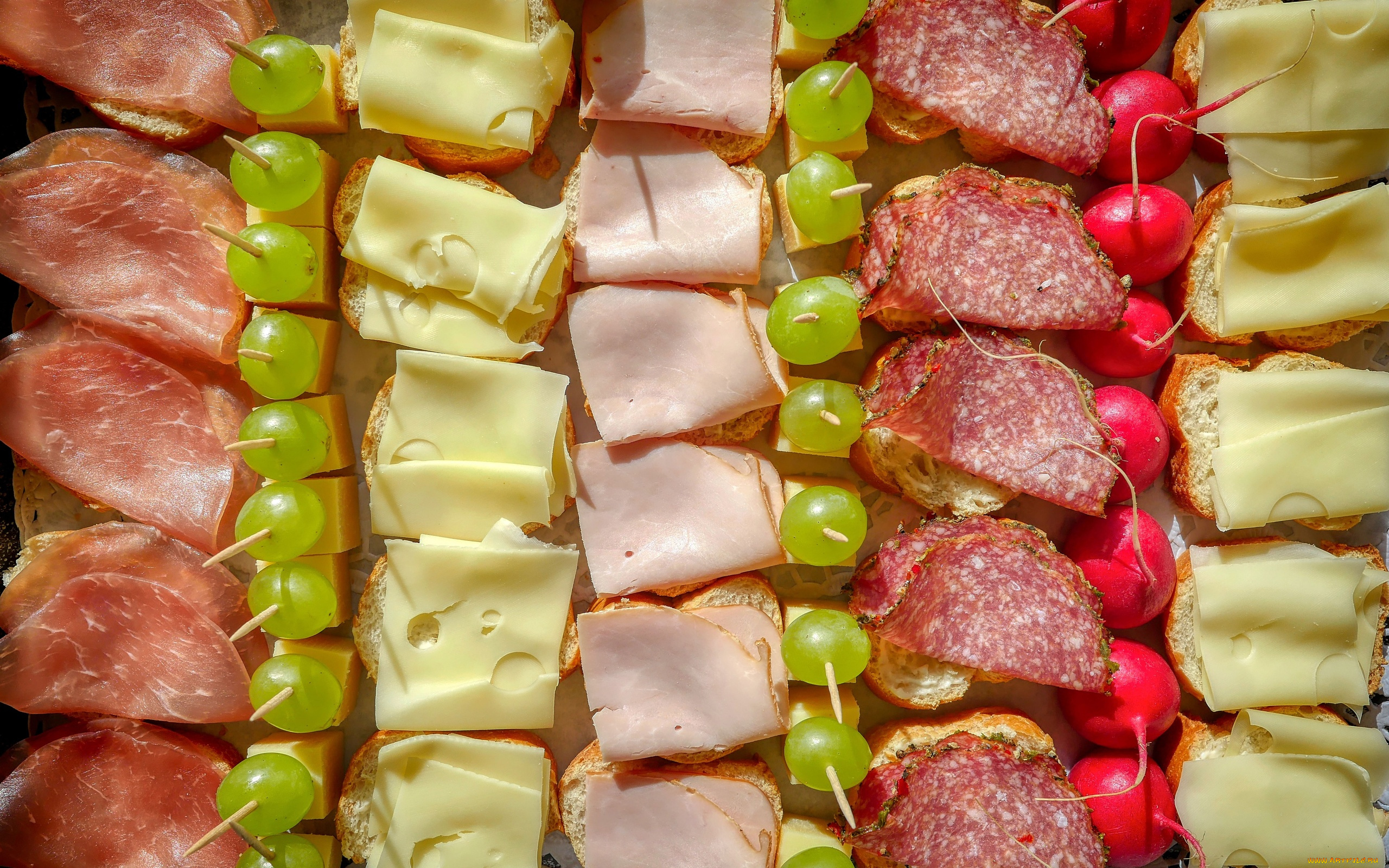 еда, бутерброды, , гамбургеры, , канапе, редис, ветчина, сыр, колбаса, виноград, ассорти