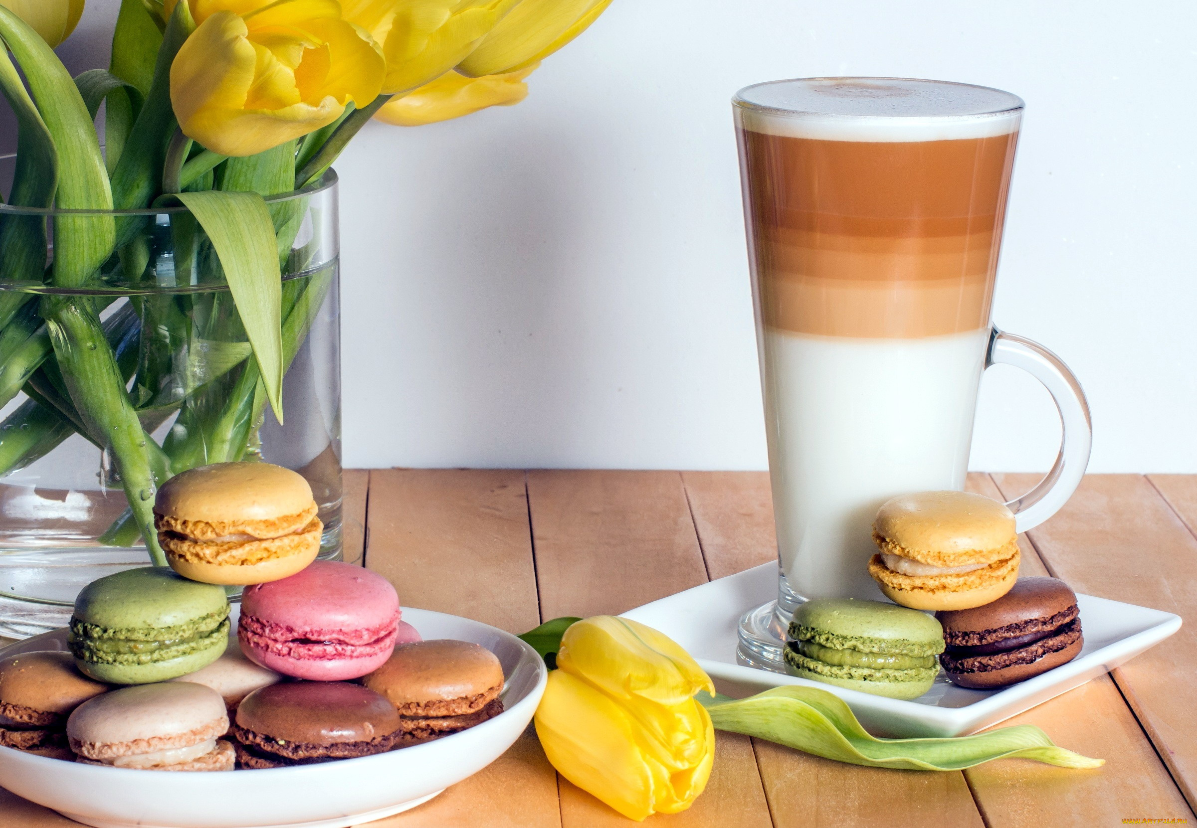 еда, макаруны, тюльпаны, кофе, печенье, ассорти, лакомство
