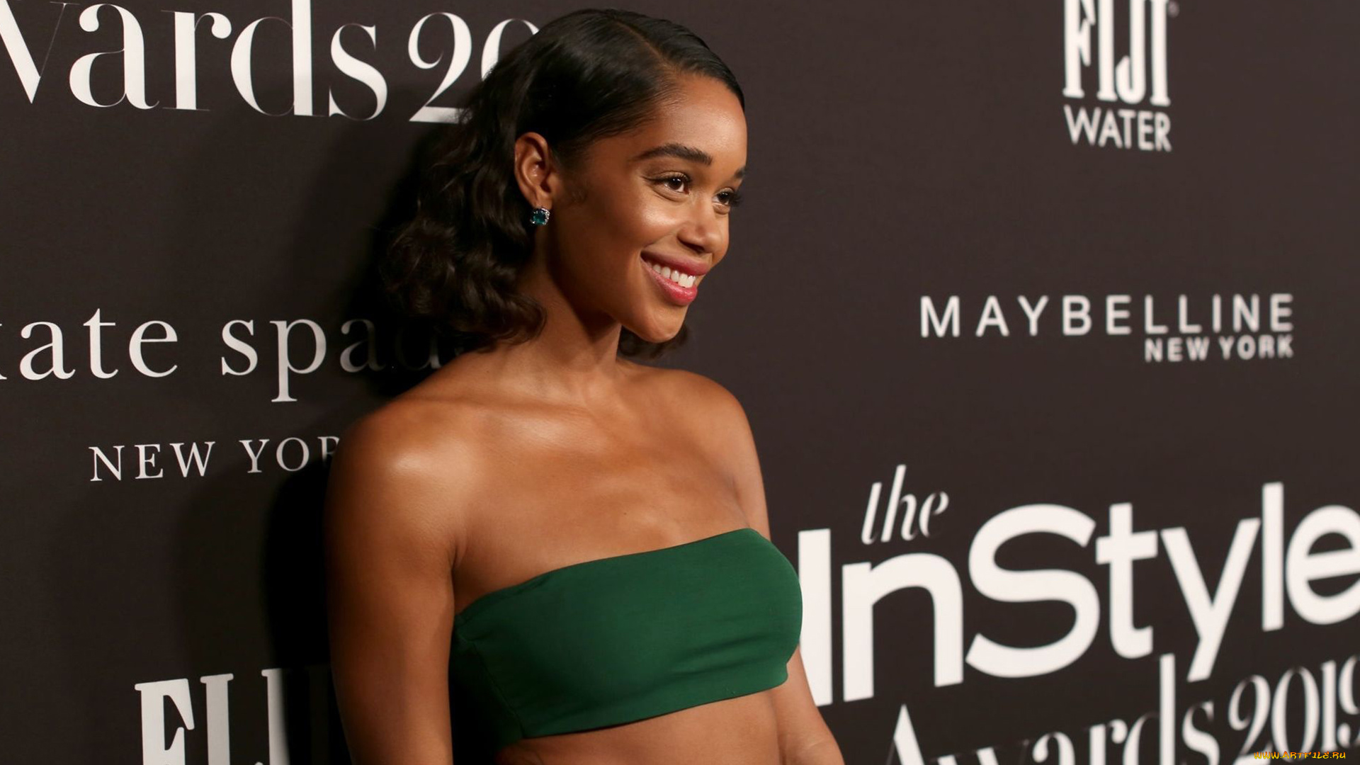 laura, harrier, девушки, темнокожая, платье, зелёный, модель, девушка, laura, harrier, поза, лицо, макияж, взгляд, красотка, чернокожая, брюнетка, актриса