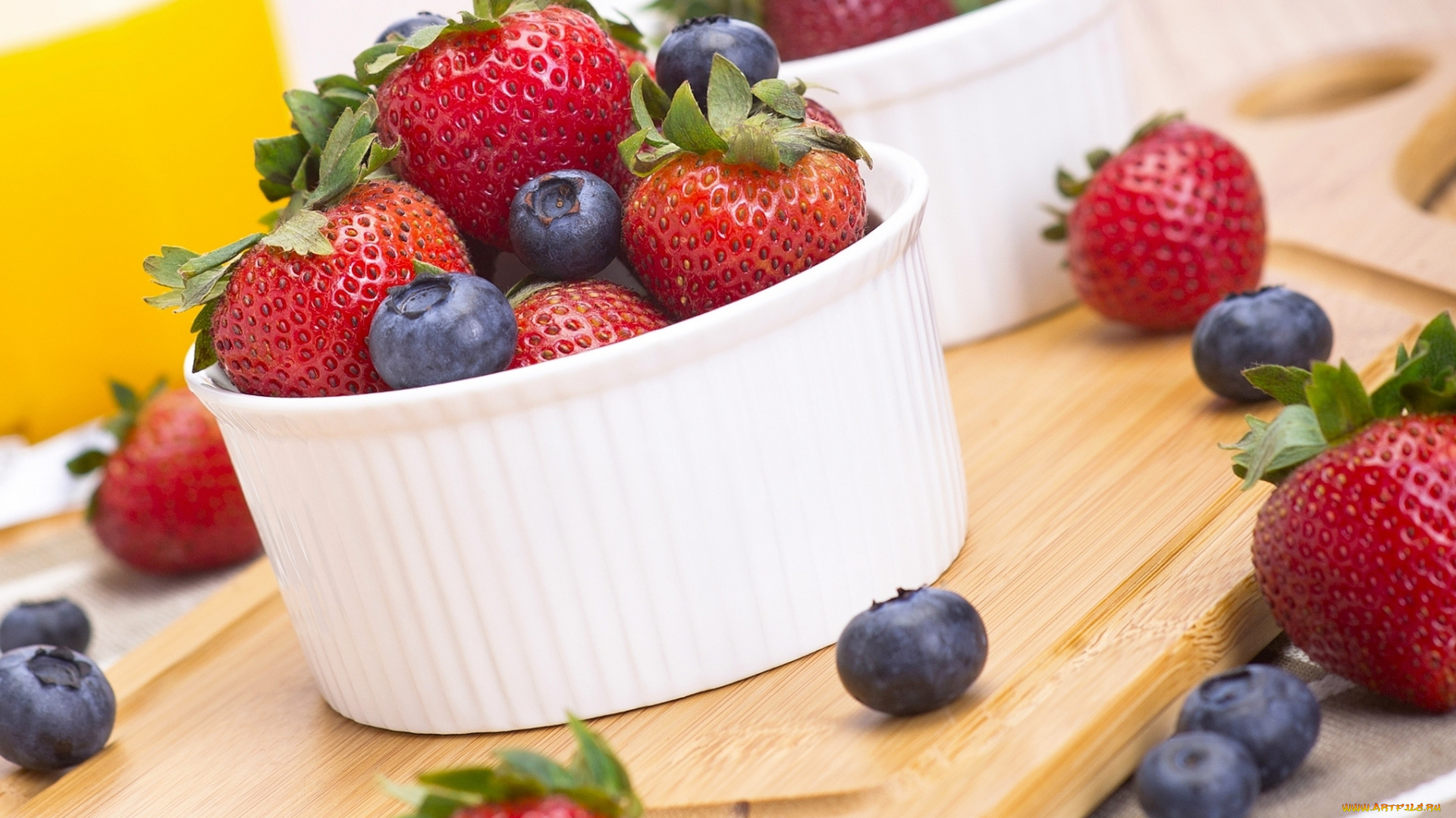 еда, фрукты, , ягоды, черника, клубника, посуда, ягоды, лето, доска