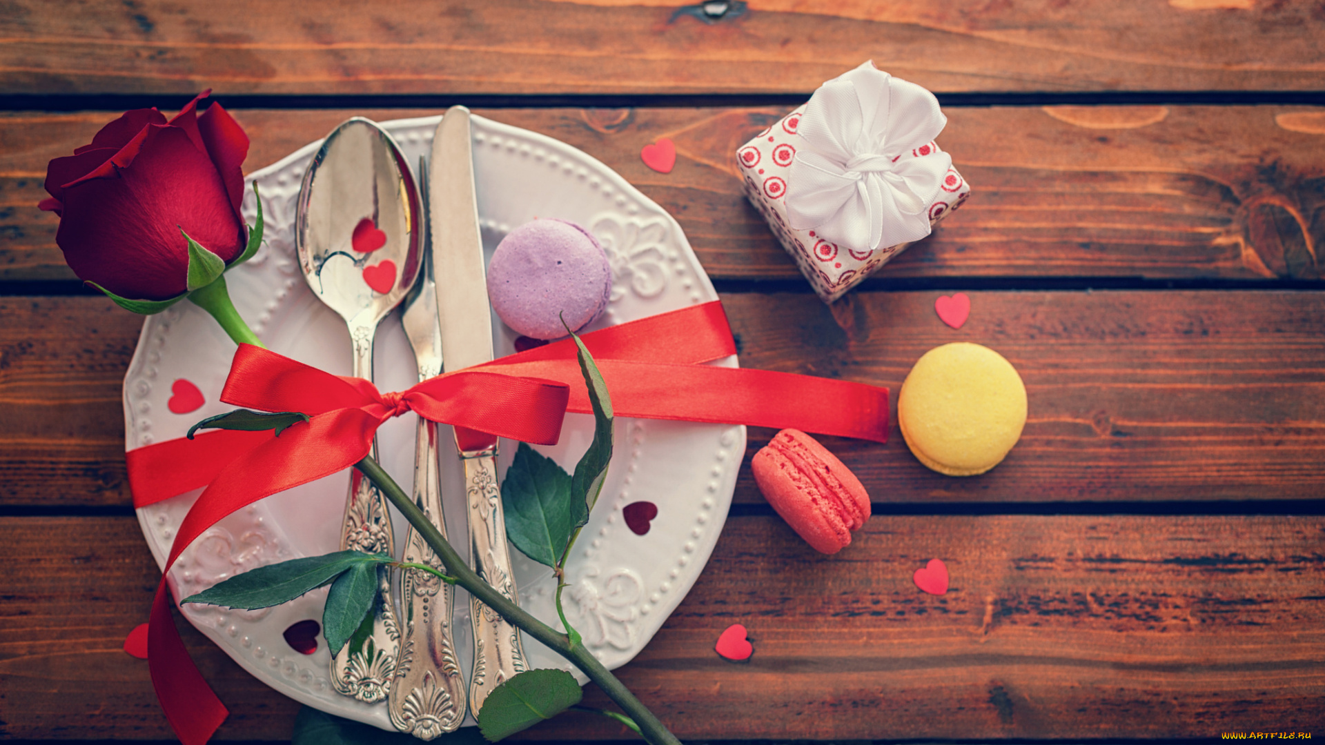 праздничные, сервировка, конфетти, подарок, пирожные, бант, лента, роза, цветок, тарелка, доски, праздник