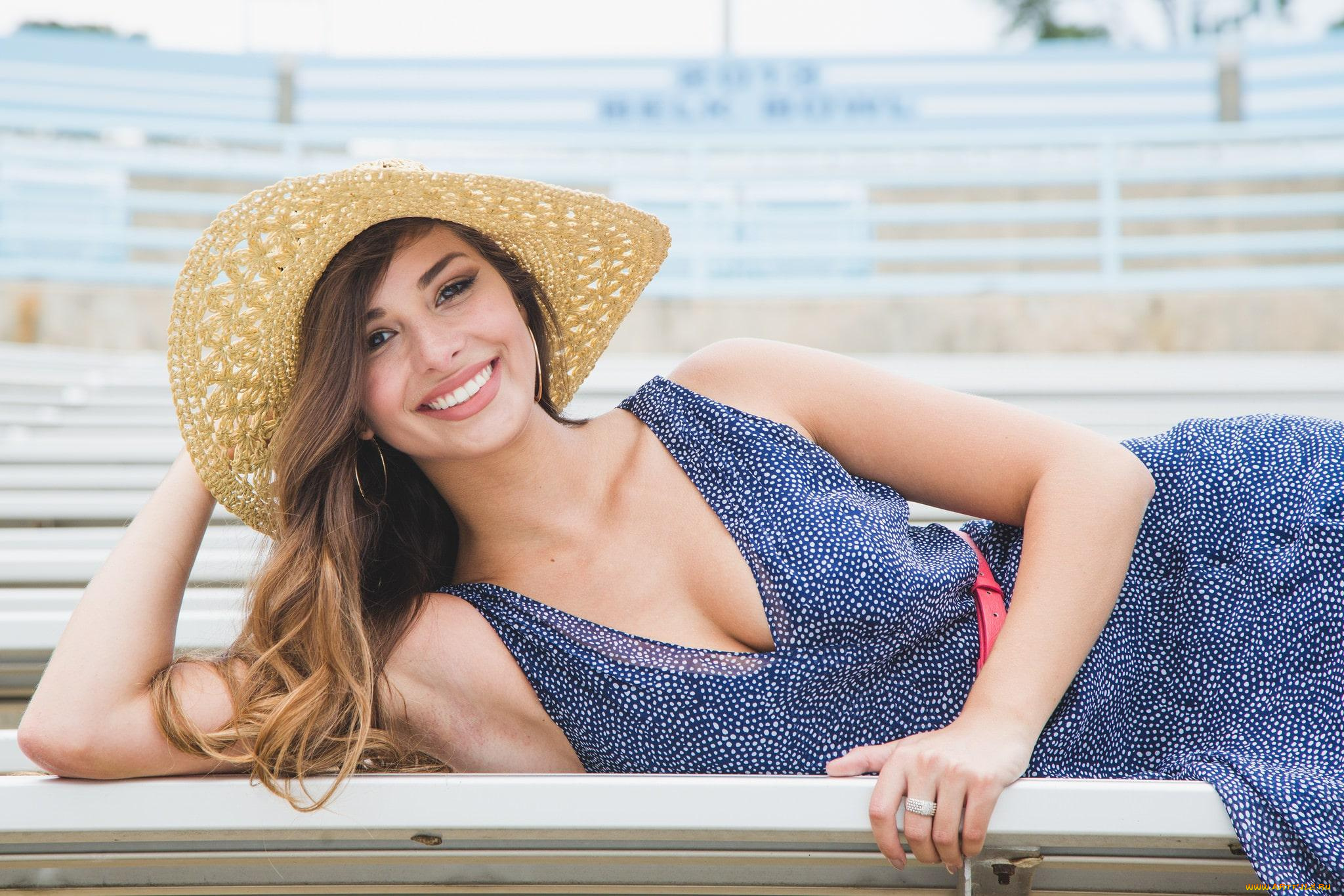 девушки, -unsort, , брюнетки, темноволосые, шляпа, улыбка, сарафан, декольте