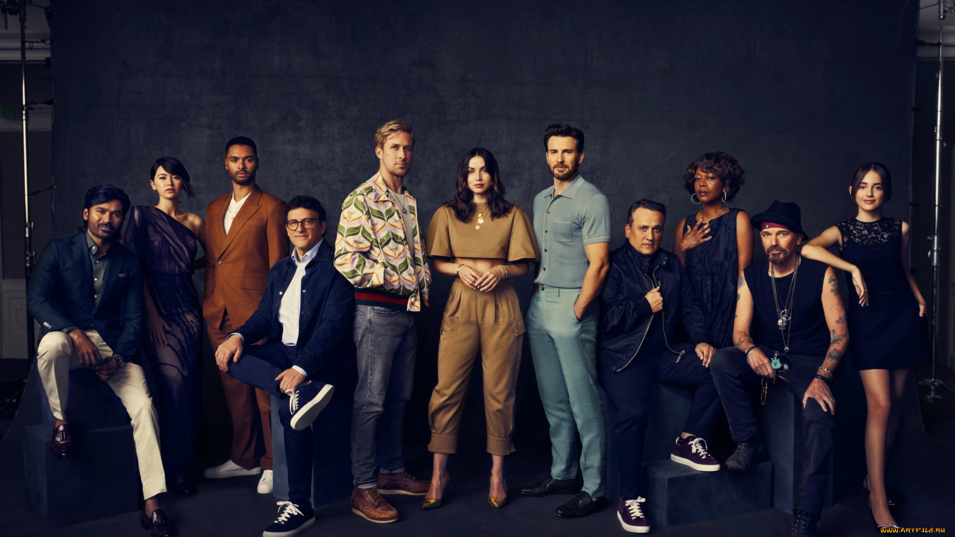 разное, знаменитости, серый, человек, премьера, боевик, триллер, ryan, gosling, райан, гослинг, крис, эванс, ана, де, армас, chris, evans, энтони, руссо, джо