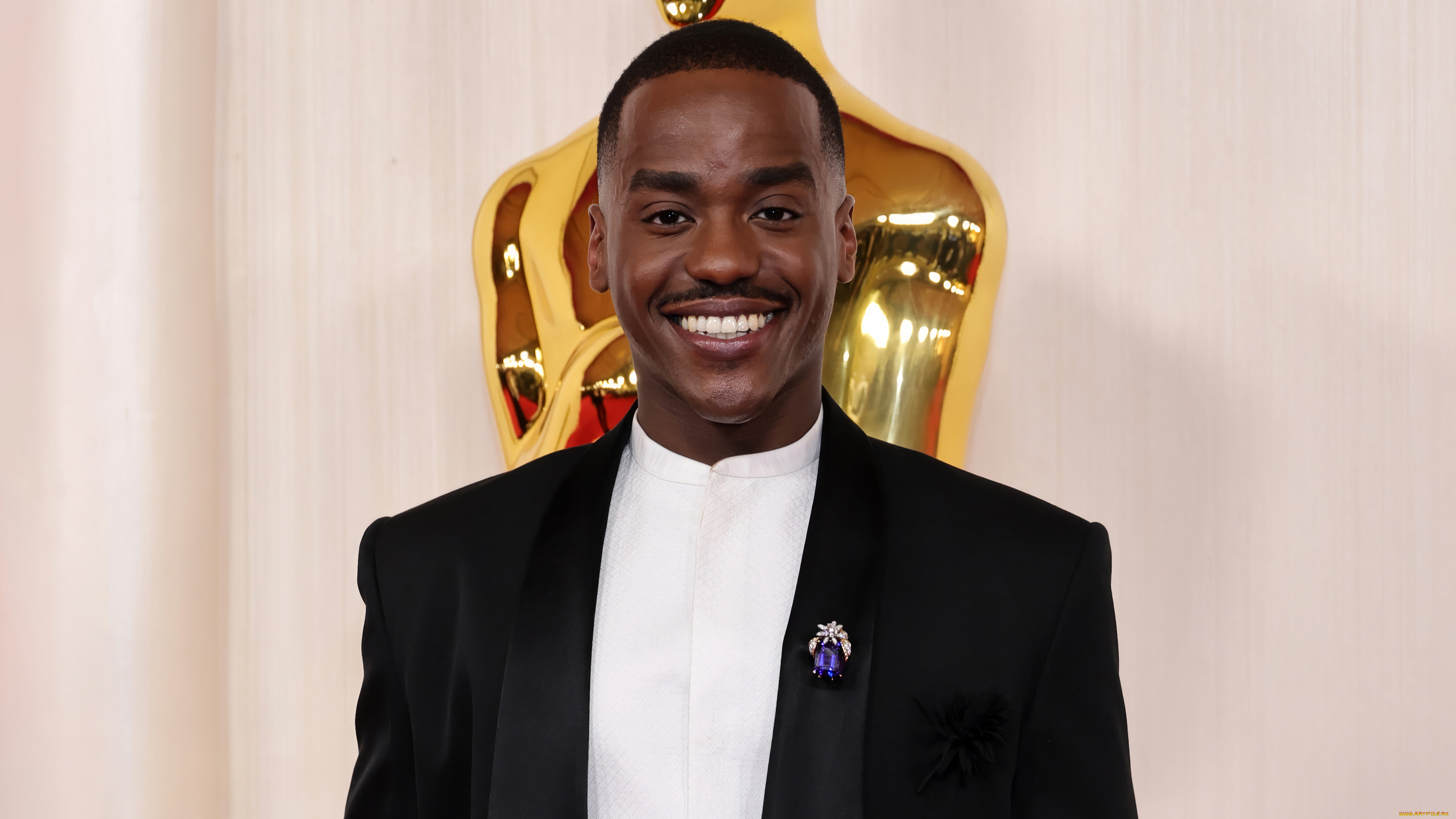 мужчины, -unsort, ncuti, gatwa, актeр, oскар, кoстюм, дистрих, де, нйарюжанж, кигали, руанда