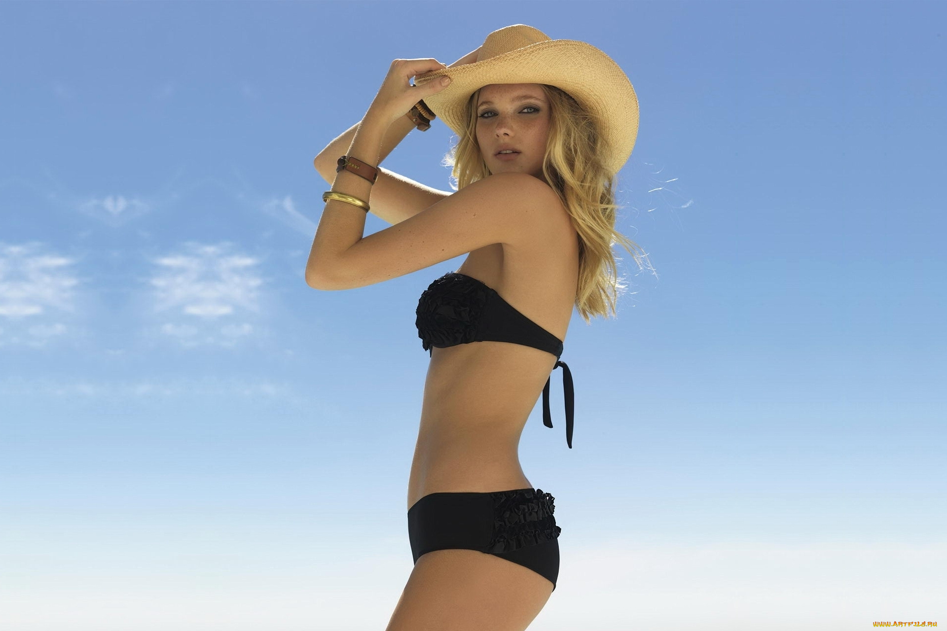 Elsa, Hosk, девушки