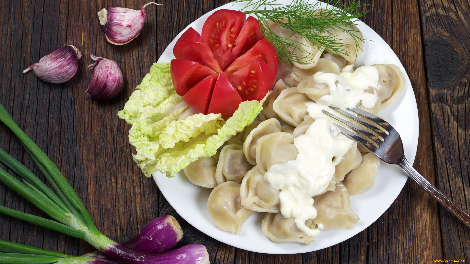 еда, пельмени, , манты, , вареники, овощи, сметана, зелень