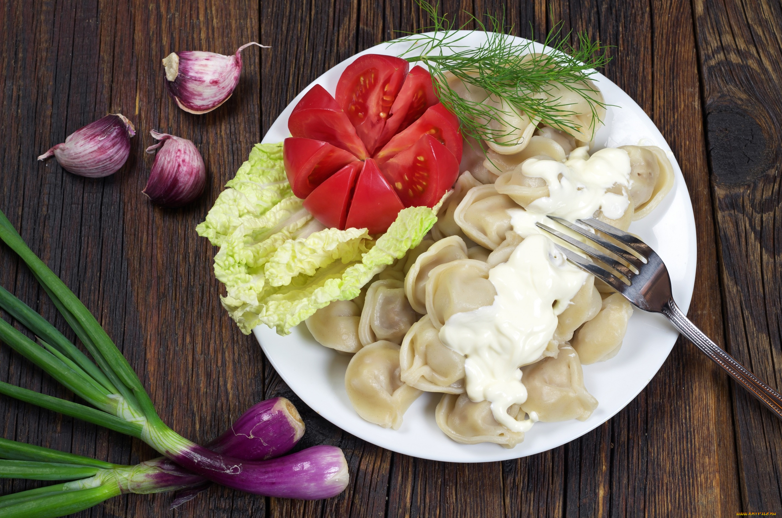 еда, пельмени, , манты, , вареники, овощи, сметана, зелень