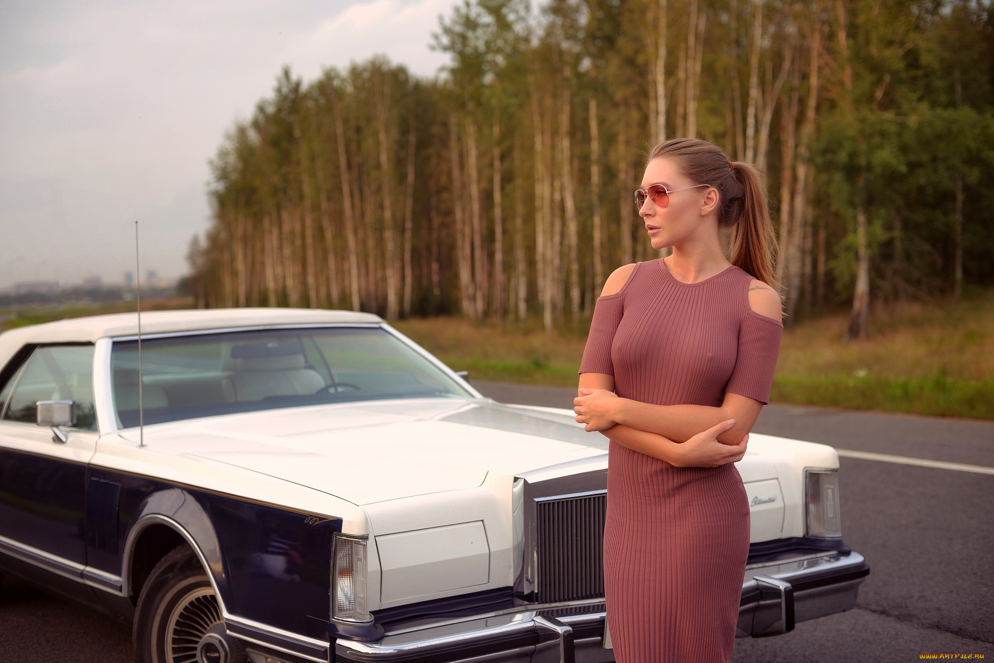 автомобили, -авто, с, девушками, солнцезащитные, очки, женщины, с, автомобилями, брюнетка, модель, ева, луничкина, длинные, волосы, кадиллак, деревья, живот, джинсы, кожаные, куртки, смотрит, на, зрителя, дорога, глубина, резкости