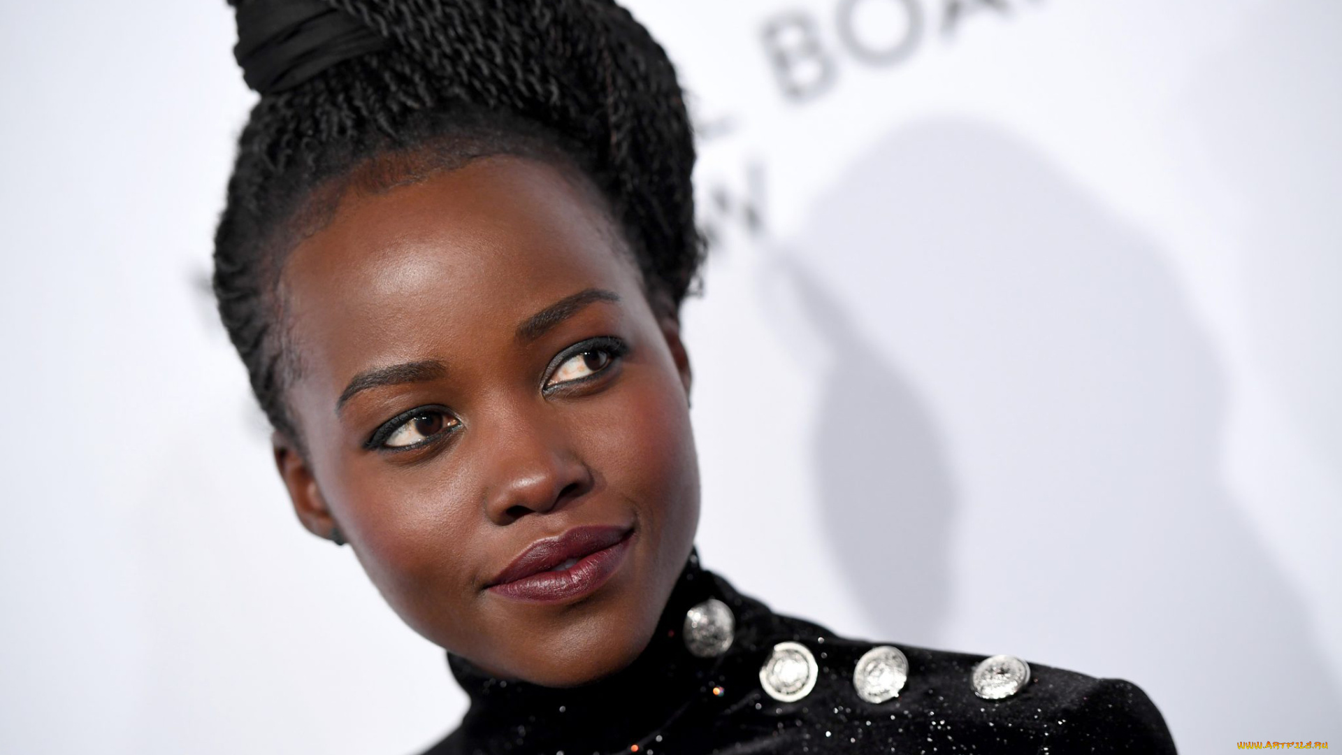 lupita, nyong`o, девушки, lupita, nyongo, девушка, брюнетка, темнокожая, чернокожая, актриса, мулатка, красотка, взгляд, макияж, поза, портрет, лицо