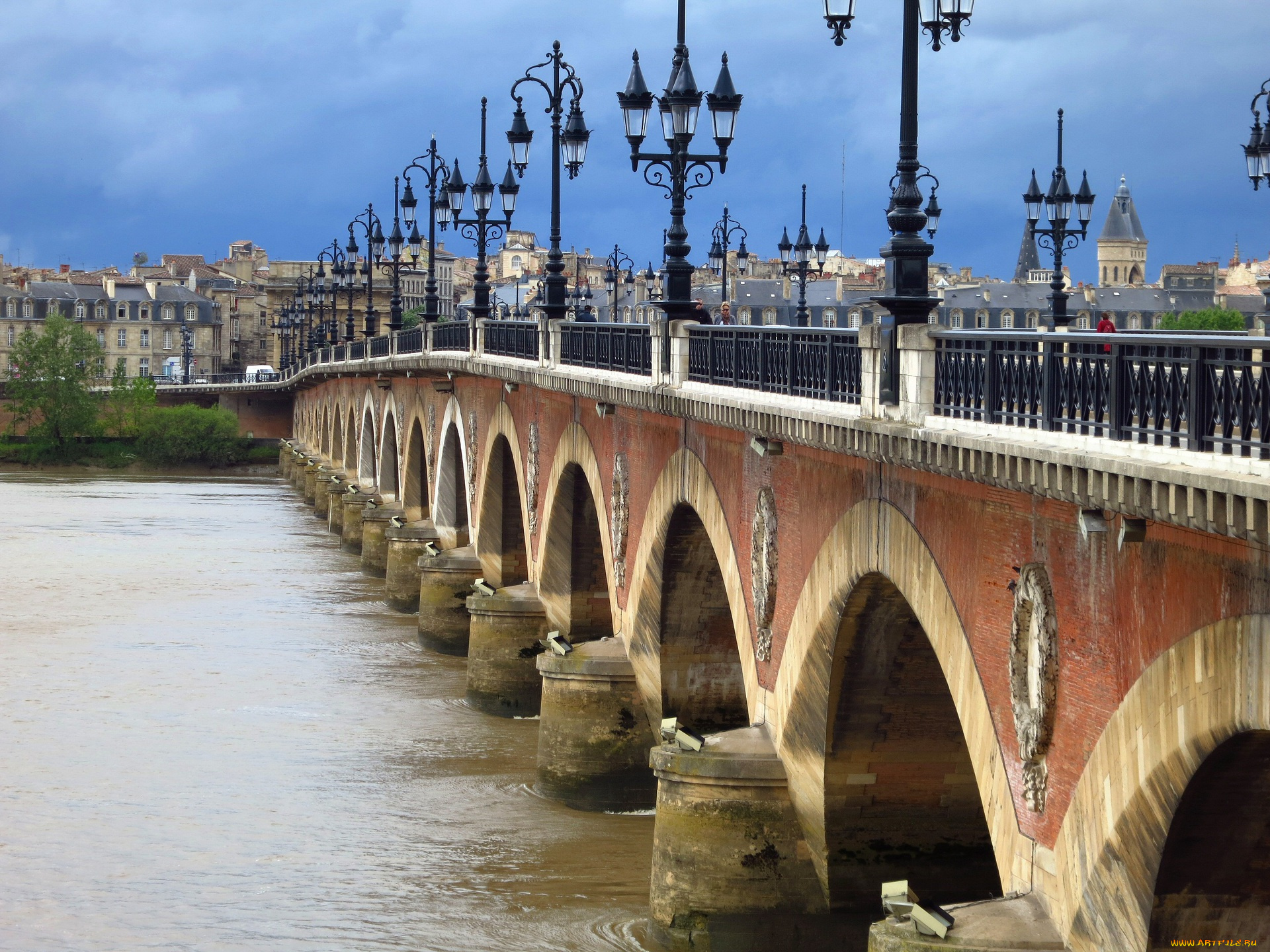 города, мосты, светильники, вода