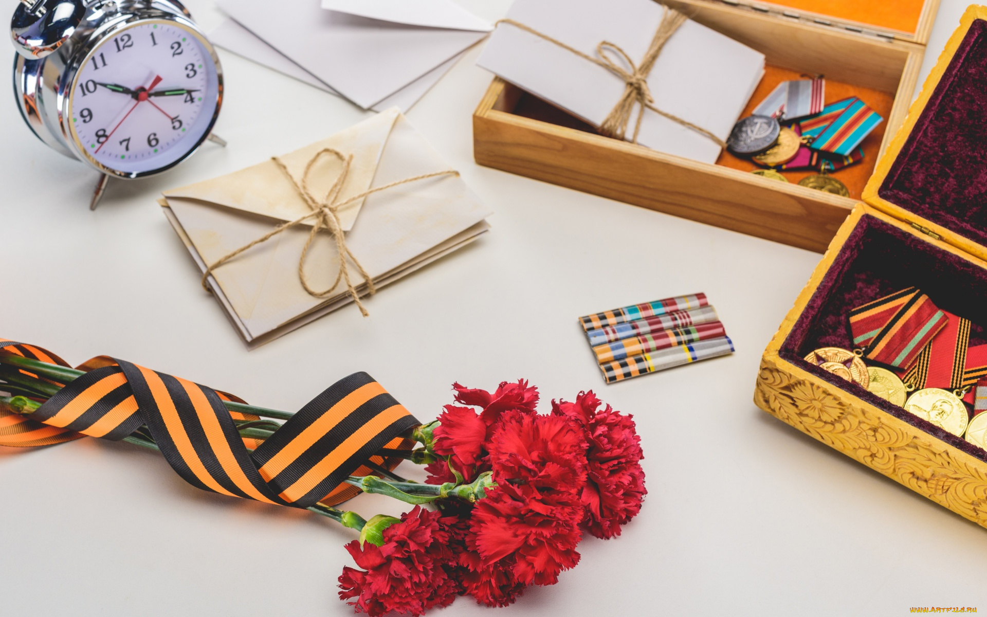праздничные, день, победы, гвоздики, лента, письма, будильник, награды