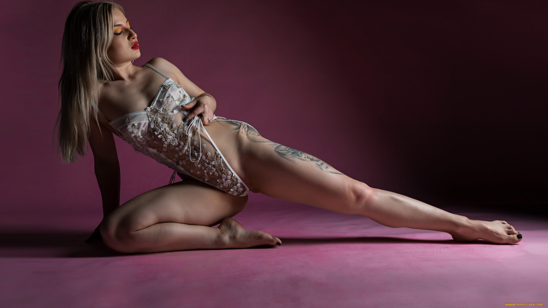 бестия, девушки, -, блондинки, , светловолосые, девушка, женщина, блондинка, светловолосая, сексуальная, модель, звезда, позирует, разная, обувь, верхняя, стильная, одежда, нижнее, эротическое, бельё, трусы, лифчик, колготки, чулки, аксессуары, макияж, и, множество, элементов, на, фотографии