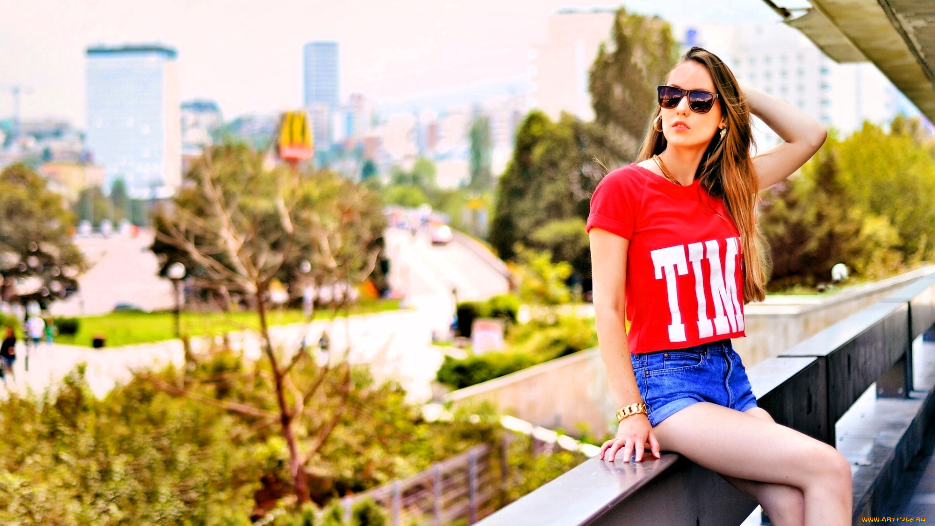 девушки, -, брюнетки, , шатенки, шатенка, футболка, шорты, парапет, панорама, улица, деревья
