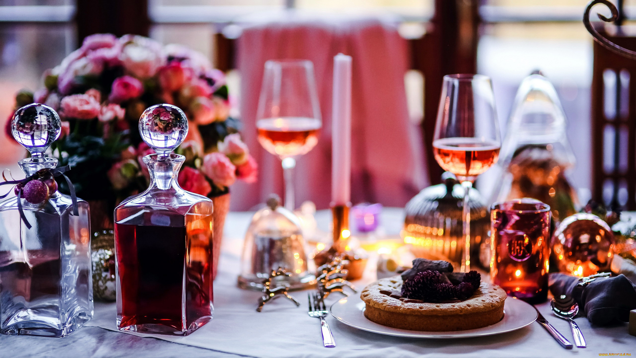 еда, сервировка, свечи, пирог, приборы, бокалы, коньяк