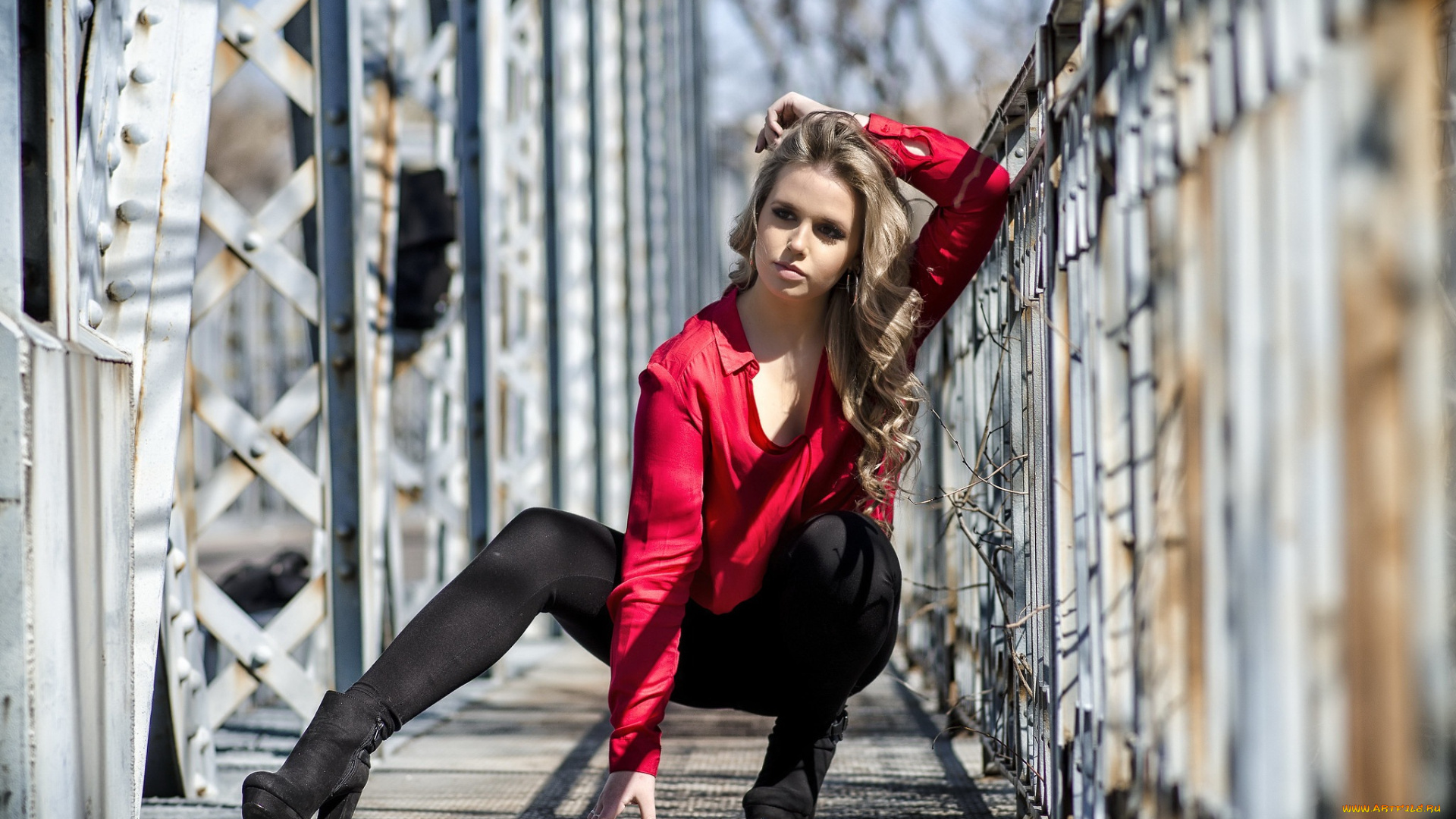 девушки, -unsort, , блондинки, , светловолосые, marina, montero, красная, рубашка, длинные, волосы, мост, черные, брюки, блондинка, модель