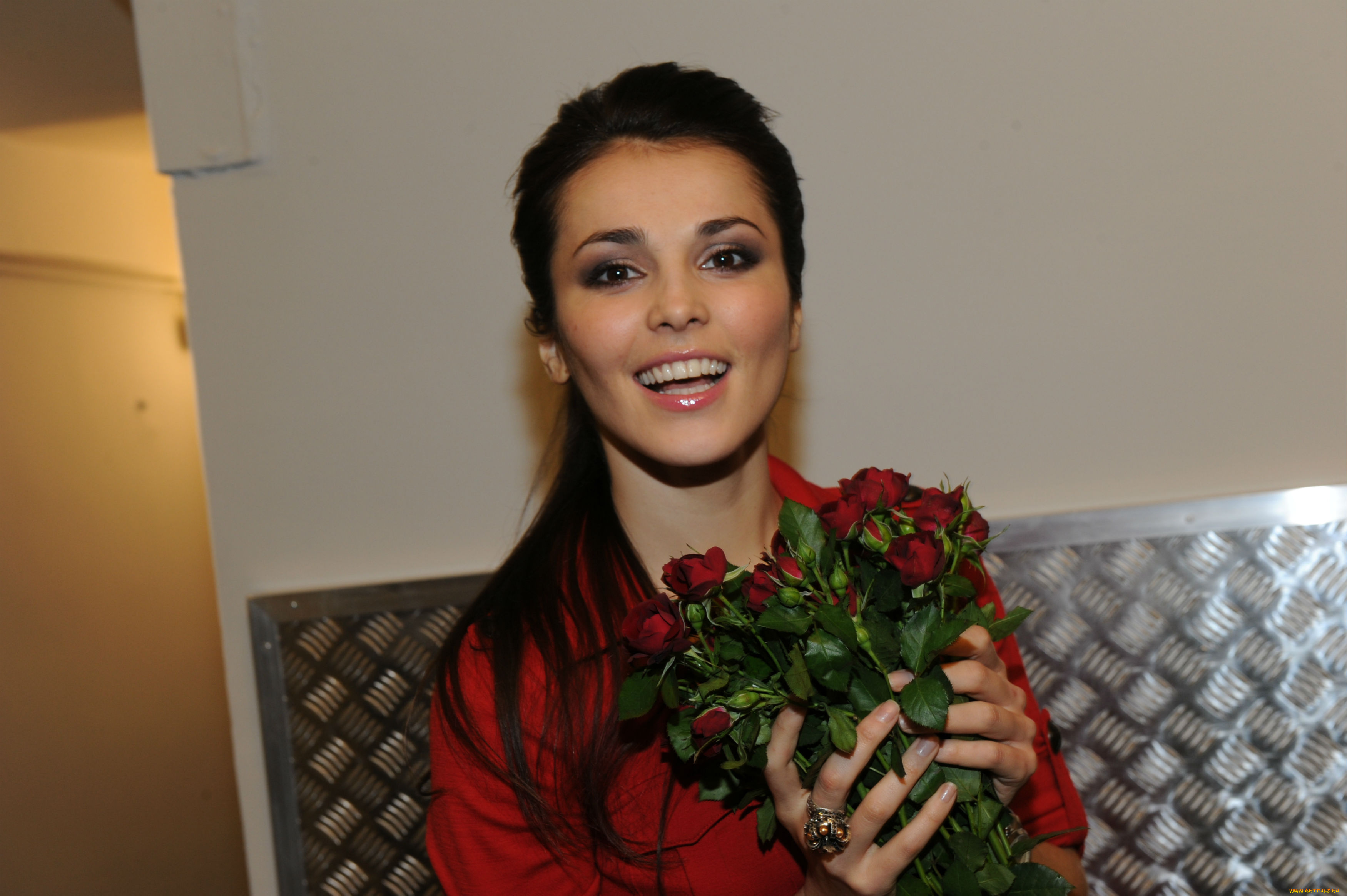 музыка, сати, казанова, певица, рубашка, цветы, розы, букет