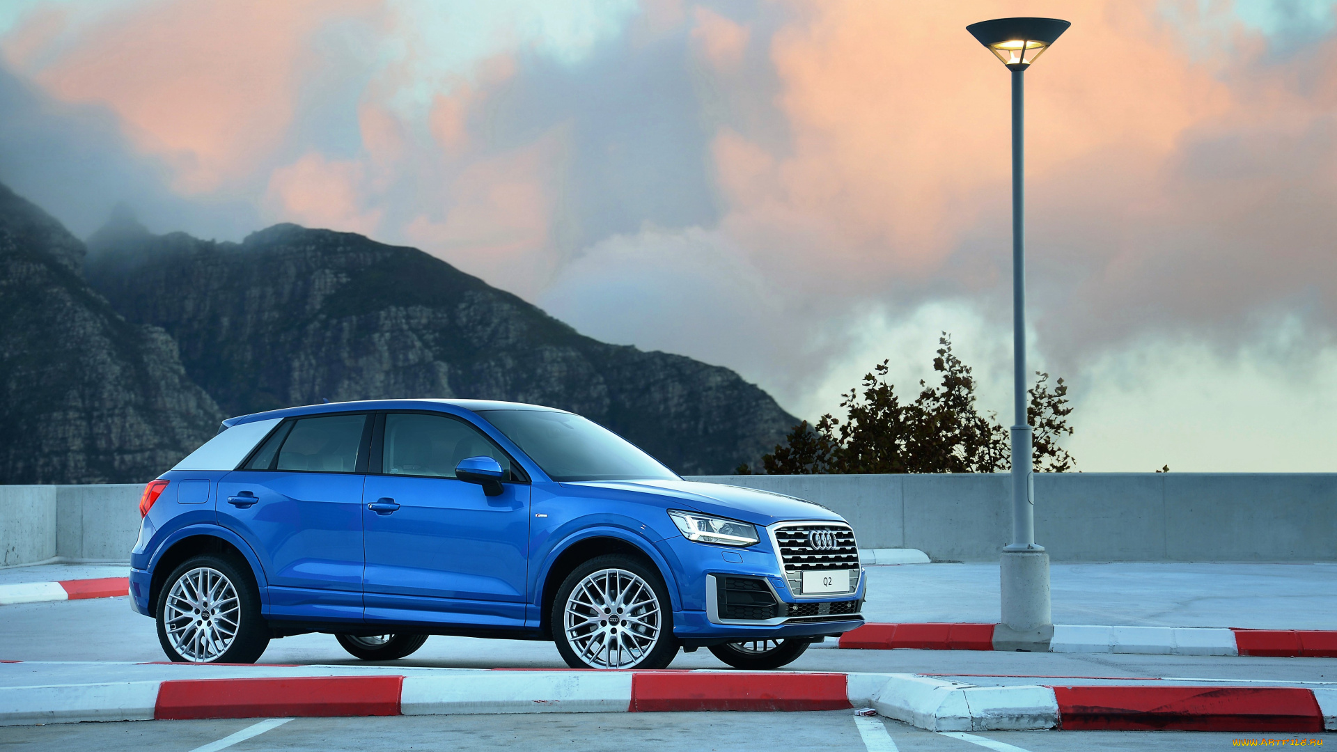audi, q2, 2017, автомобили, audi, синий, площадка, фонарь, горы