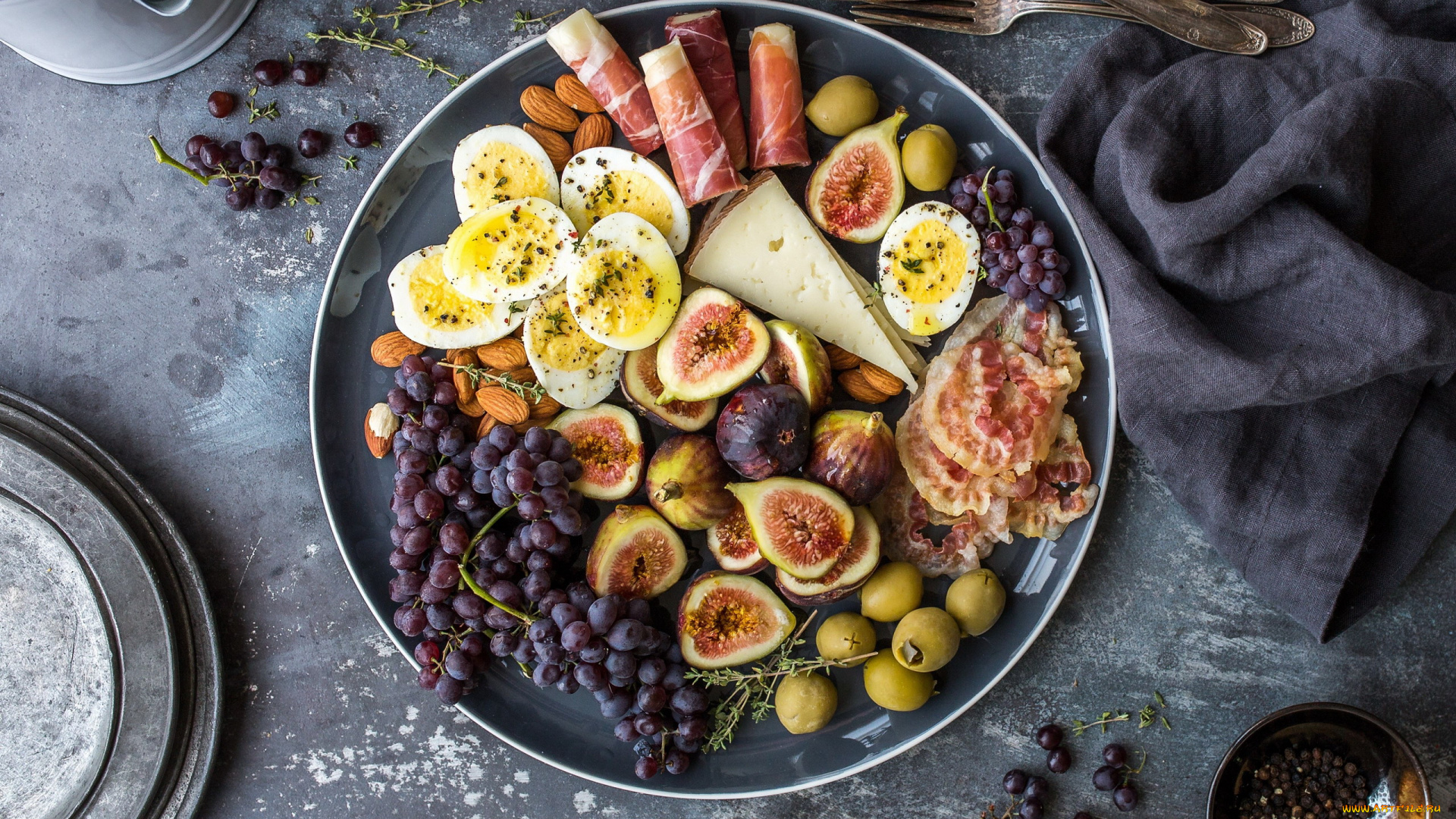 еда, разное, яйца, сыр, ветчина, инжир, виноград, орехи