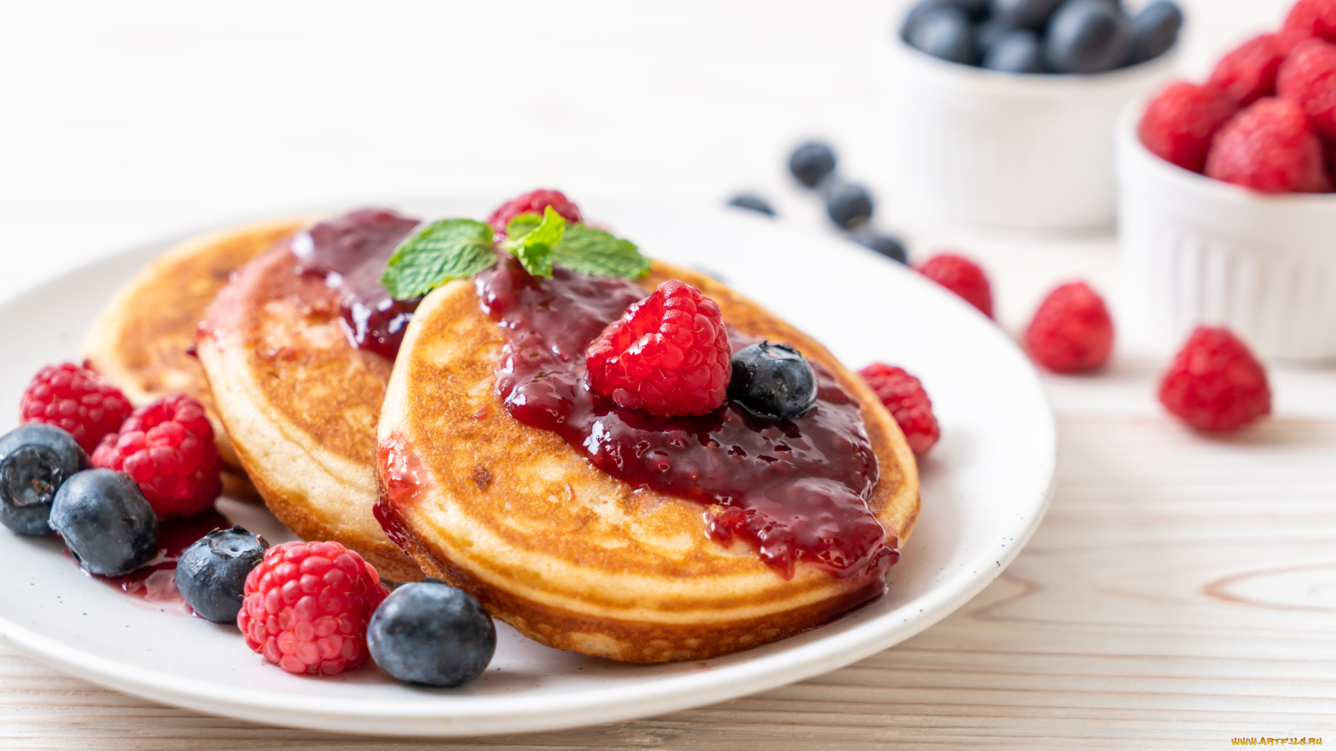 еда, блины, , оладьи, мята, оладьи, ягоды, малина, голубика, джем, десерт