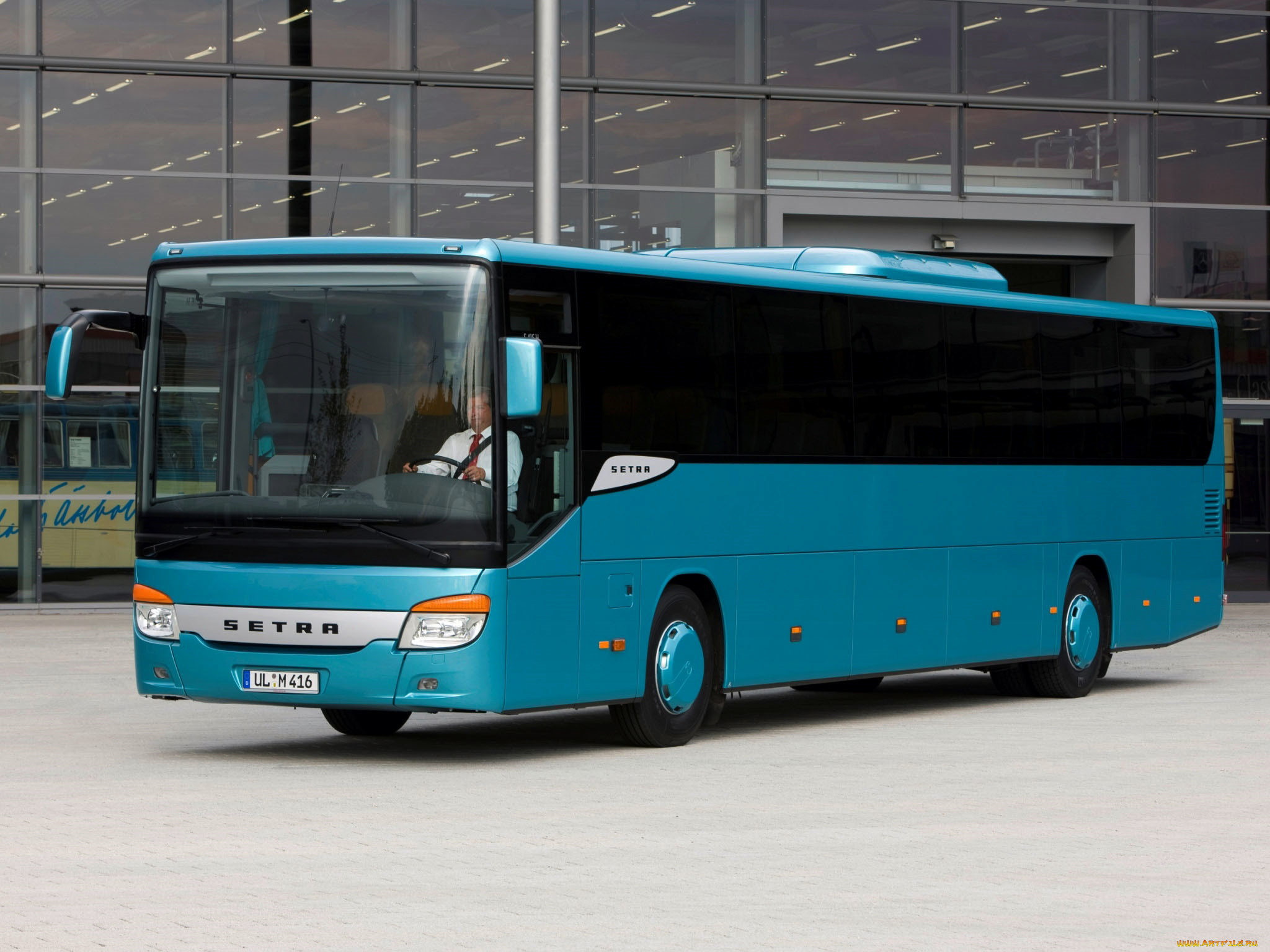 автомобили, автобусы