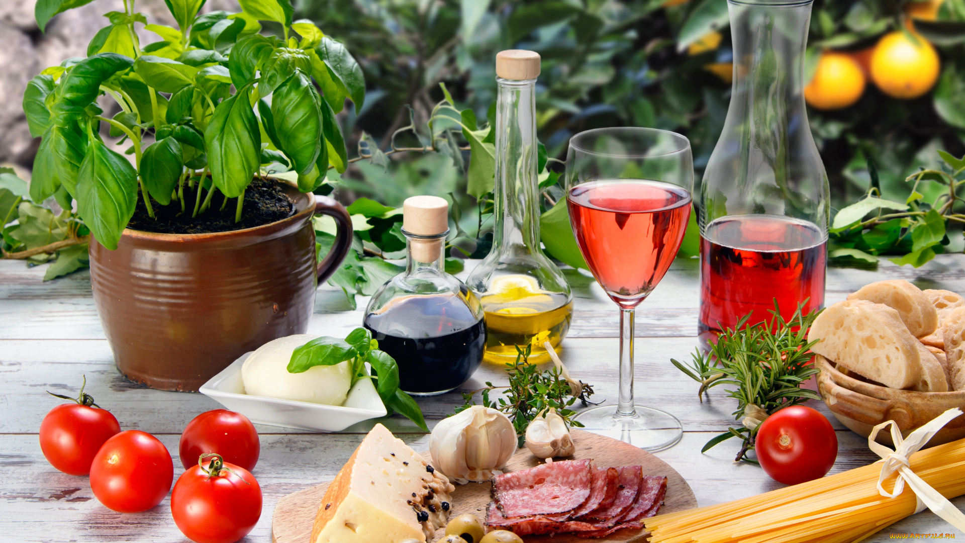 еда, разное, оливки, бокал, красное, хлеб, масло, вино, овощи, помидоры, колбаса, чеснок, сыр, стол, спагетти