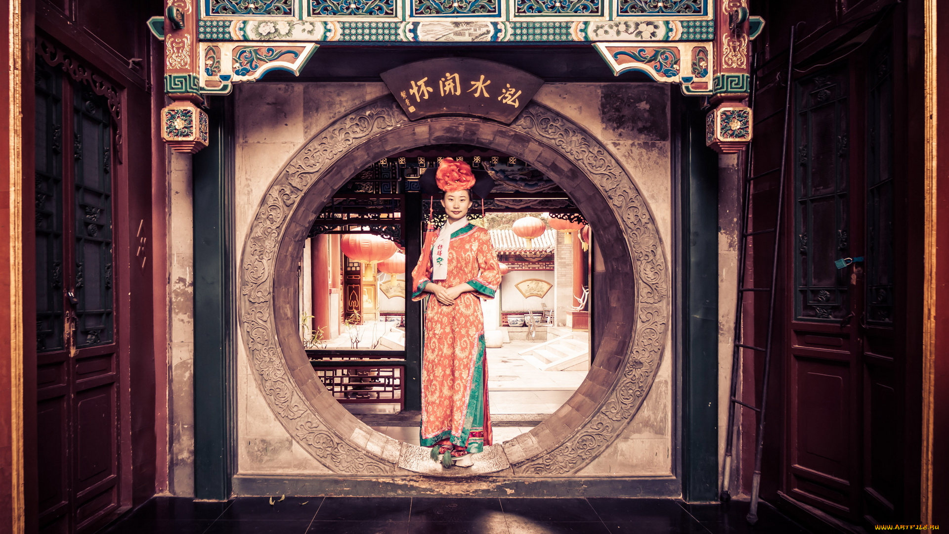 девушки, -unsort, , азиатки, двери, улыбка, костюм, храм